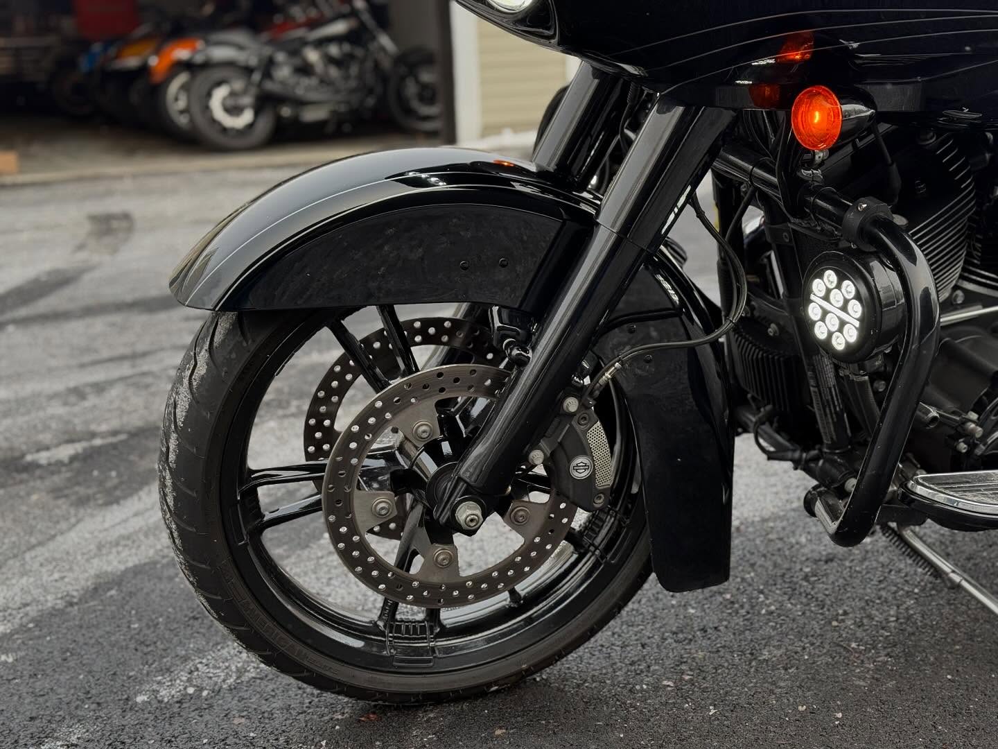 2011 ROAD GLIDE Built 103" Baker trans