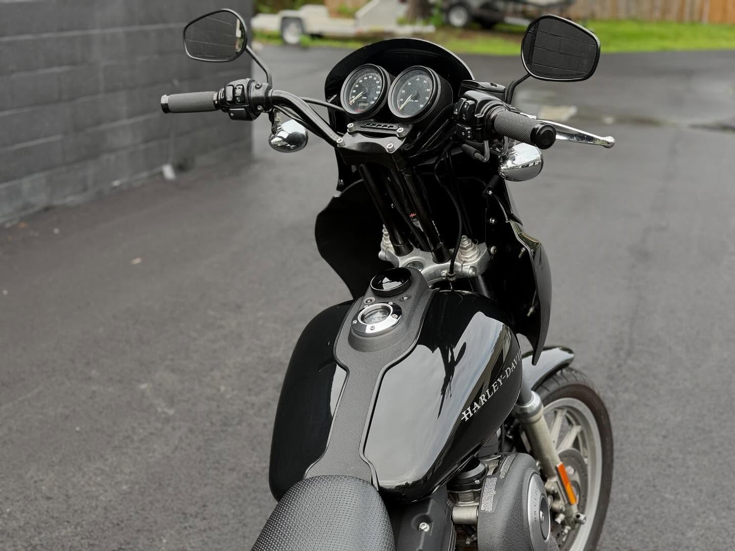 2001 FXDXT