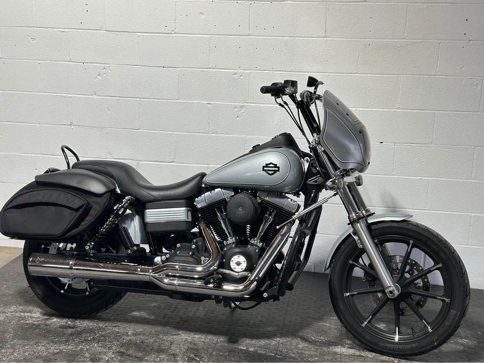 2011 FXDB