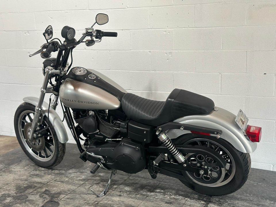 2004 FXDXi