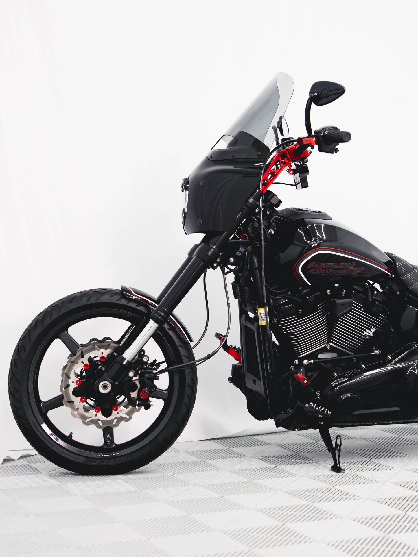 2019 FXDR 182HP/164TQ CARBON WHEELS
