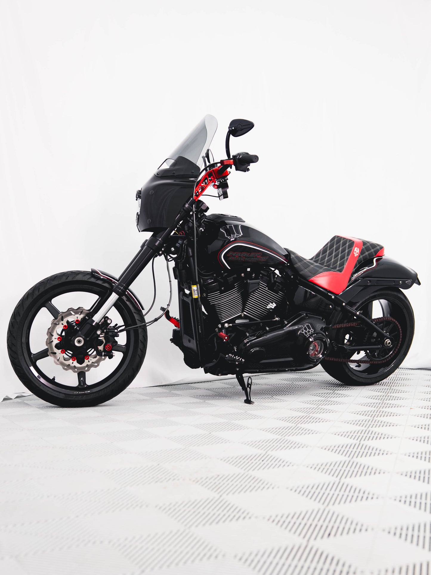 2019 FXDR 182HP/164TQ CARBON WHEELS