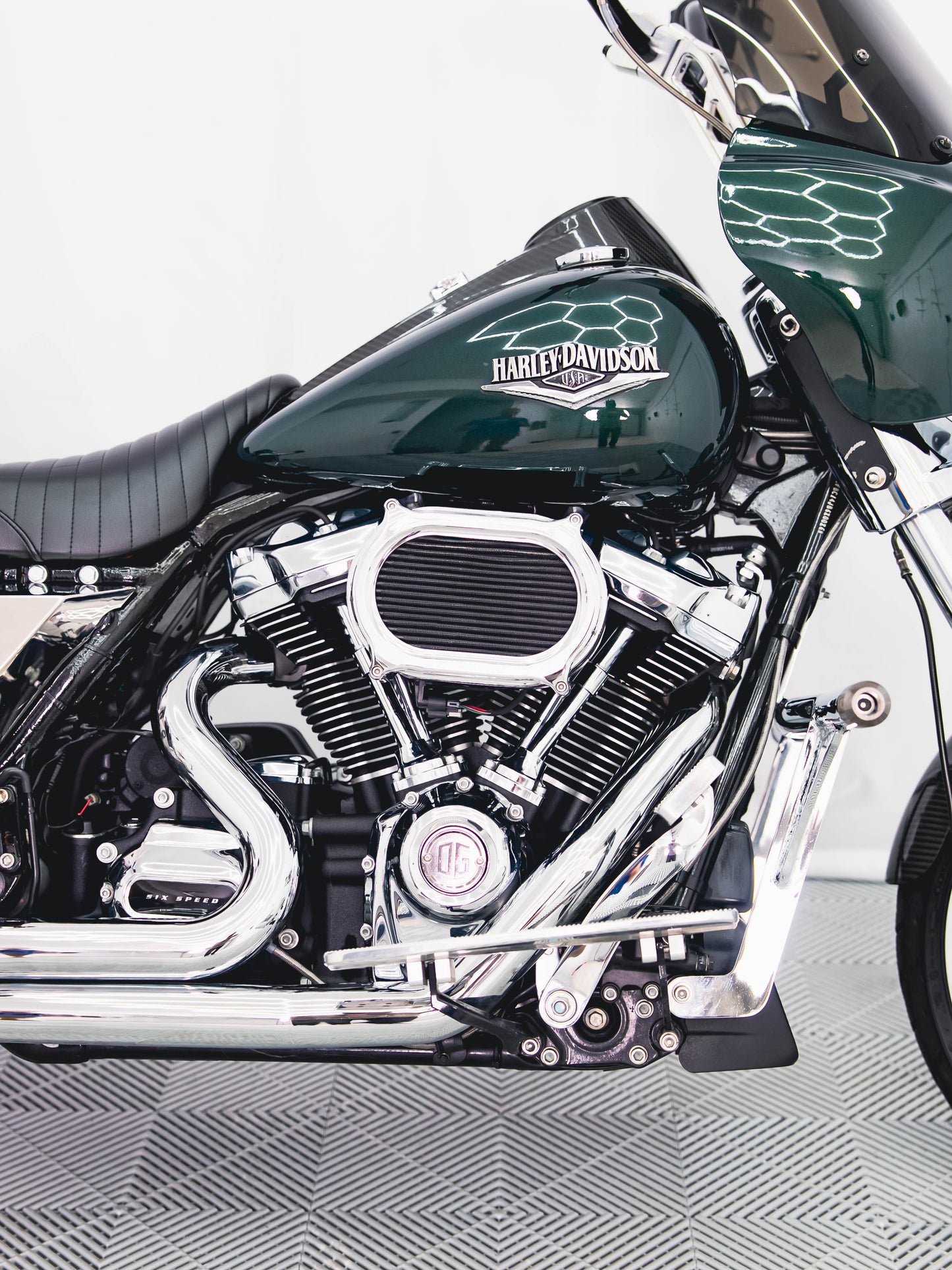 2018 ROAD KING 124" FUEL MOTO! CARBON