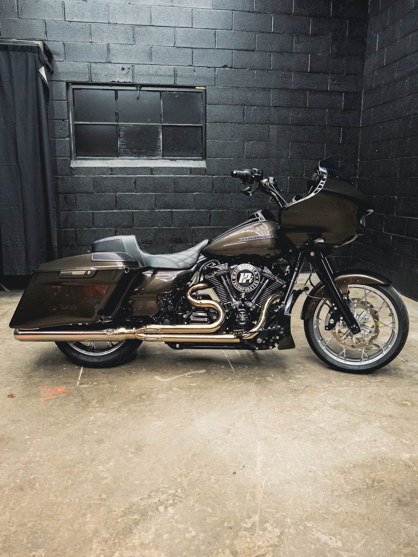 2020 ROAD GLIDE RIVER ROCK GREY