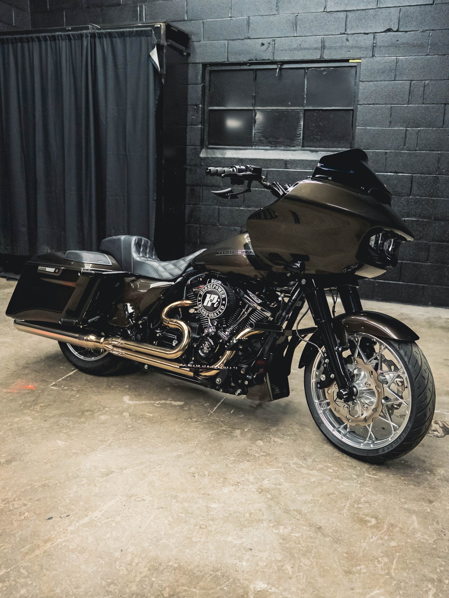 2020 ROAD GLIDE RIVER ROCK GREY