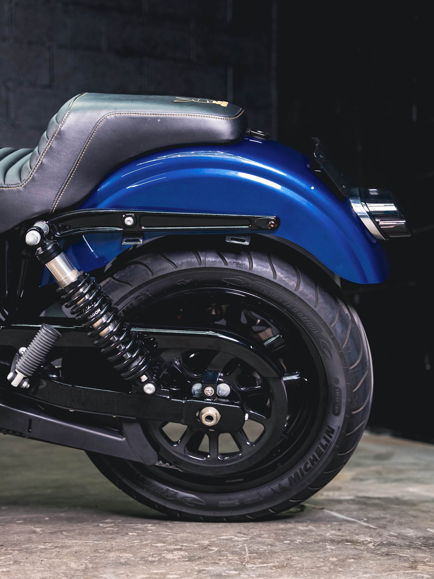 2016 FXDL