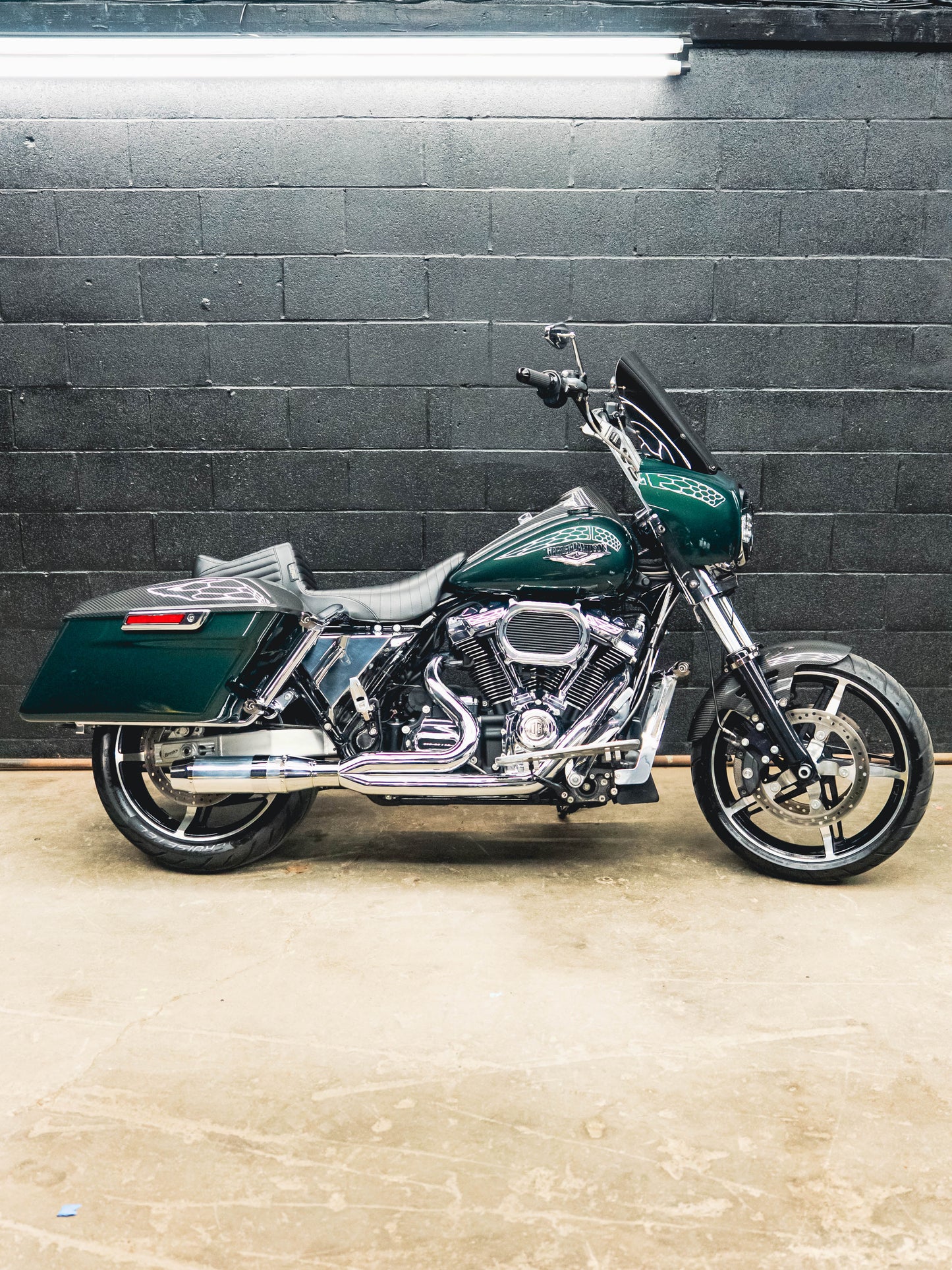 2018 ROAD KING 124" FUEL MOTO! CARBON