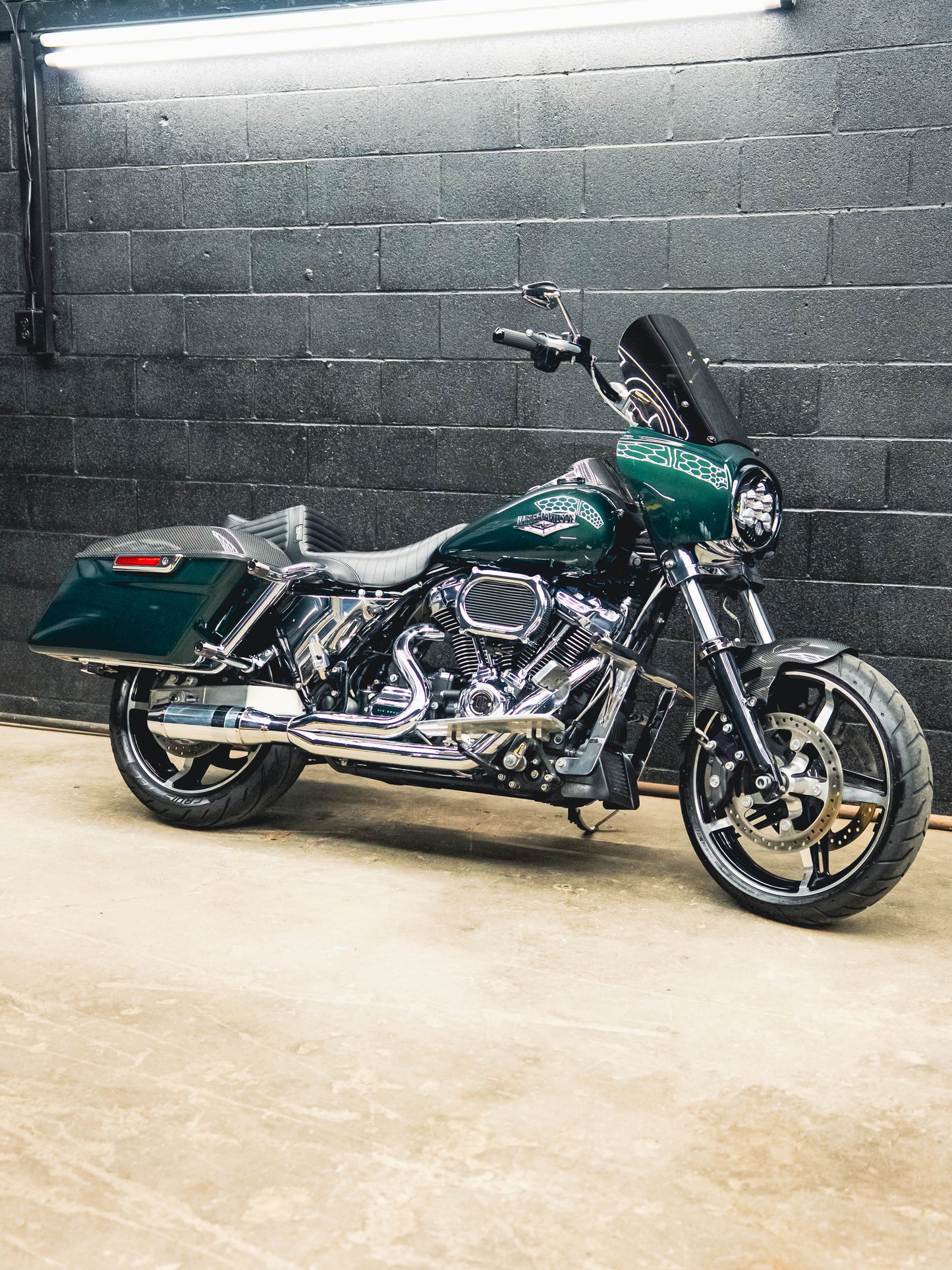 2018 ROAD KING 124" FUEL MOTO! CARBON