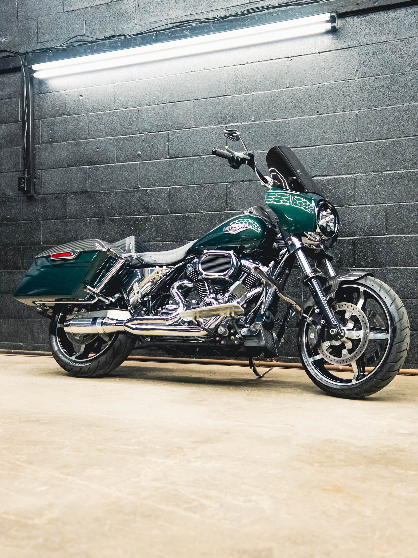 2018 ROAD KING 124" FUEL MOTO! CARBON
