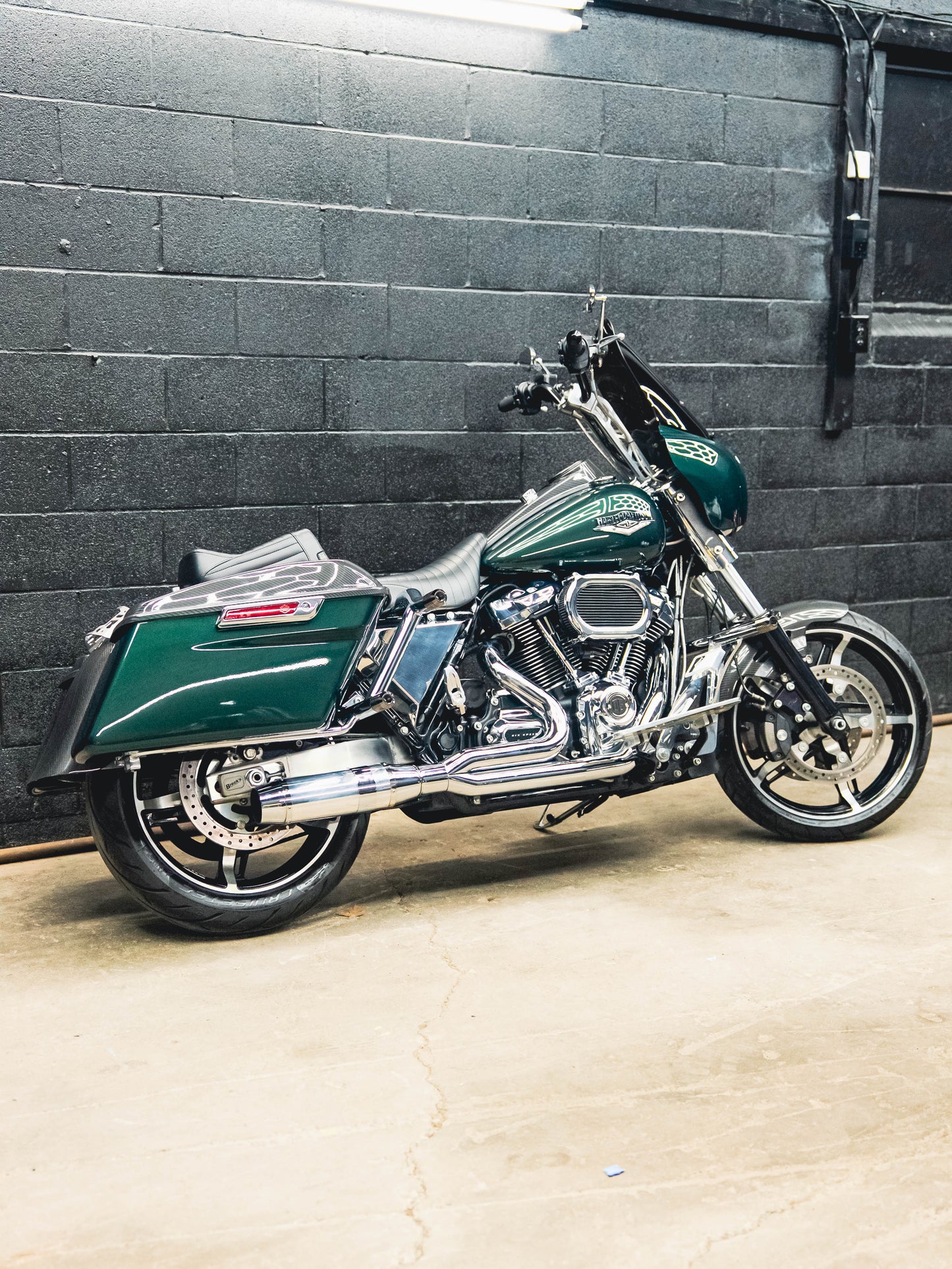 2018 ROAD KING 124" FUEL MOTO! CARBON
