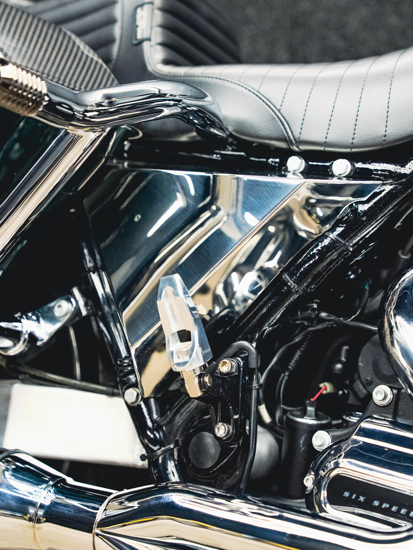 2018 ROAD KING 124" FUEL MOTO! CARBON