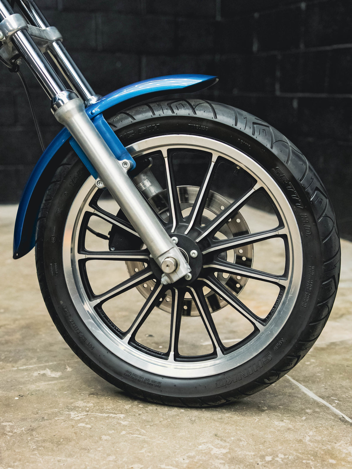 2005 FXDL CHOPPER BLUE PEARL 7K MILES
