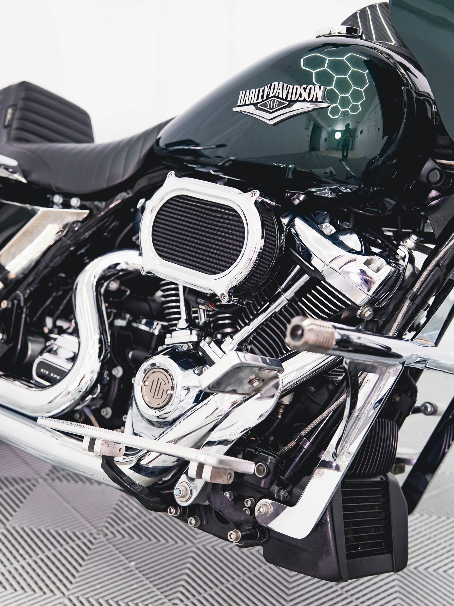 2018 ROAD KING 124" FUEL MOTO! CARBON