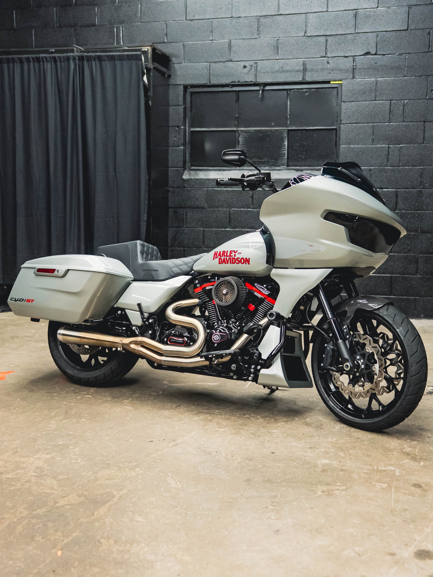 2025 CVO ST 900 MILES! 151HP!