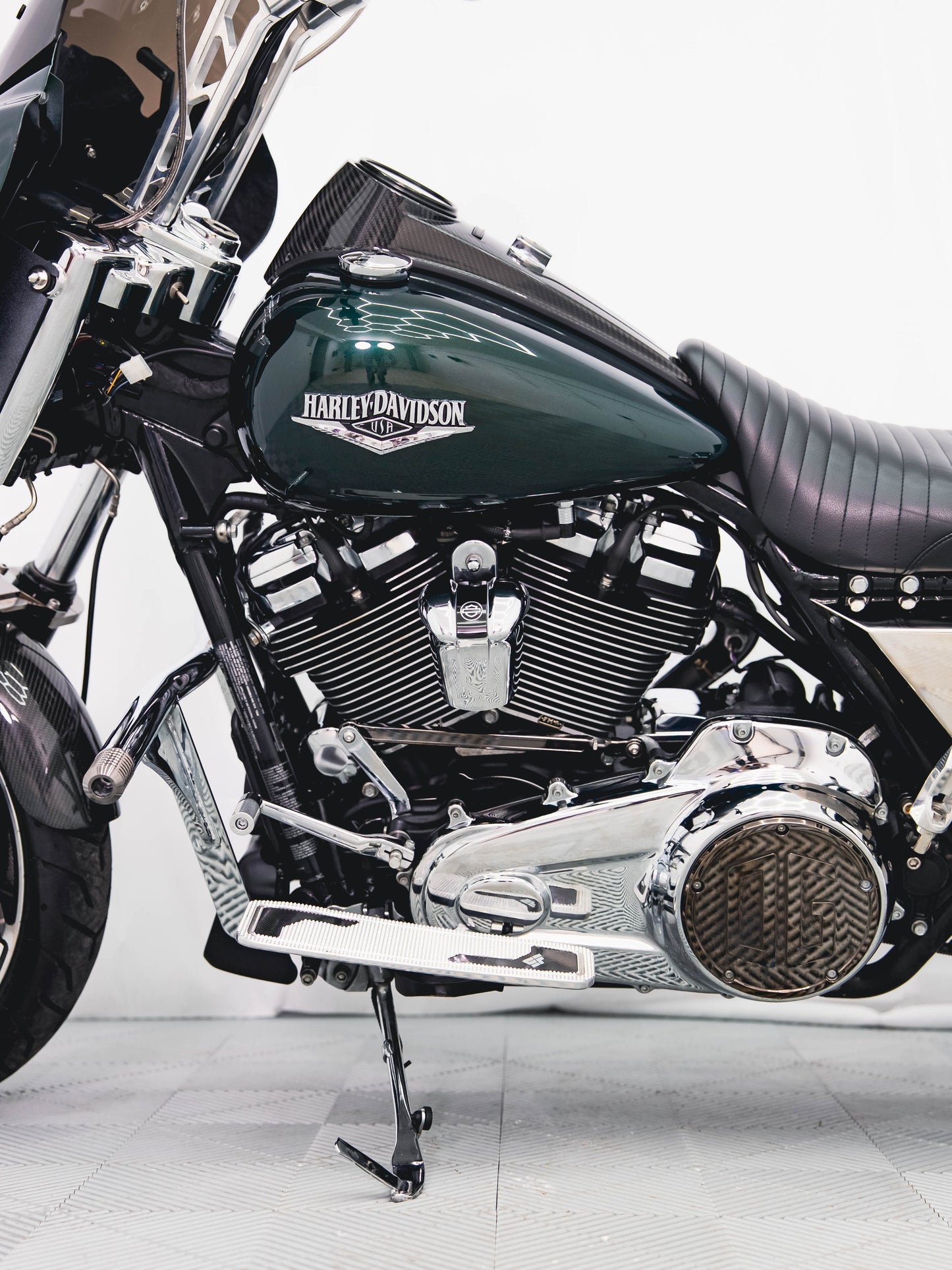 2018 ROAD KING 124" FUEL MOTO! CARBON