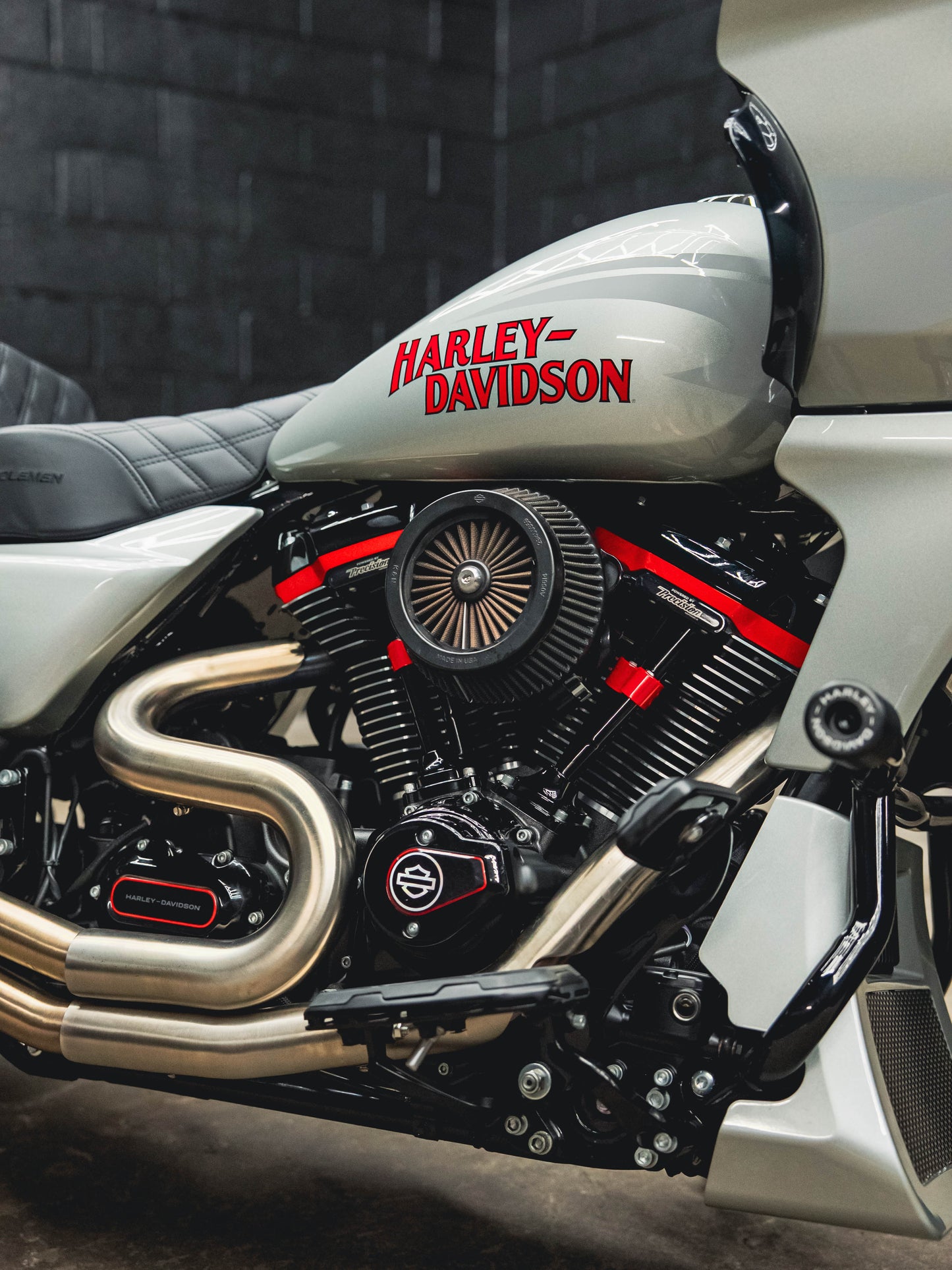 2025 CVO ST 900 MILES! 151HP!