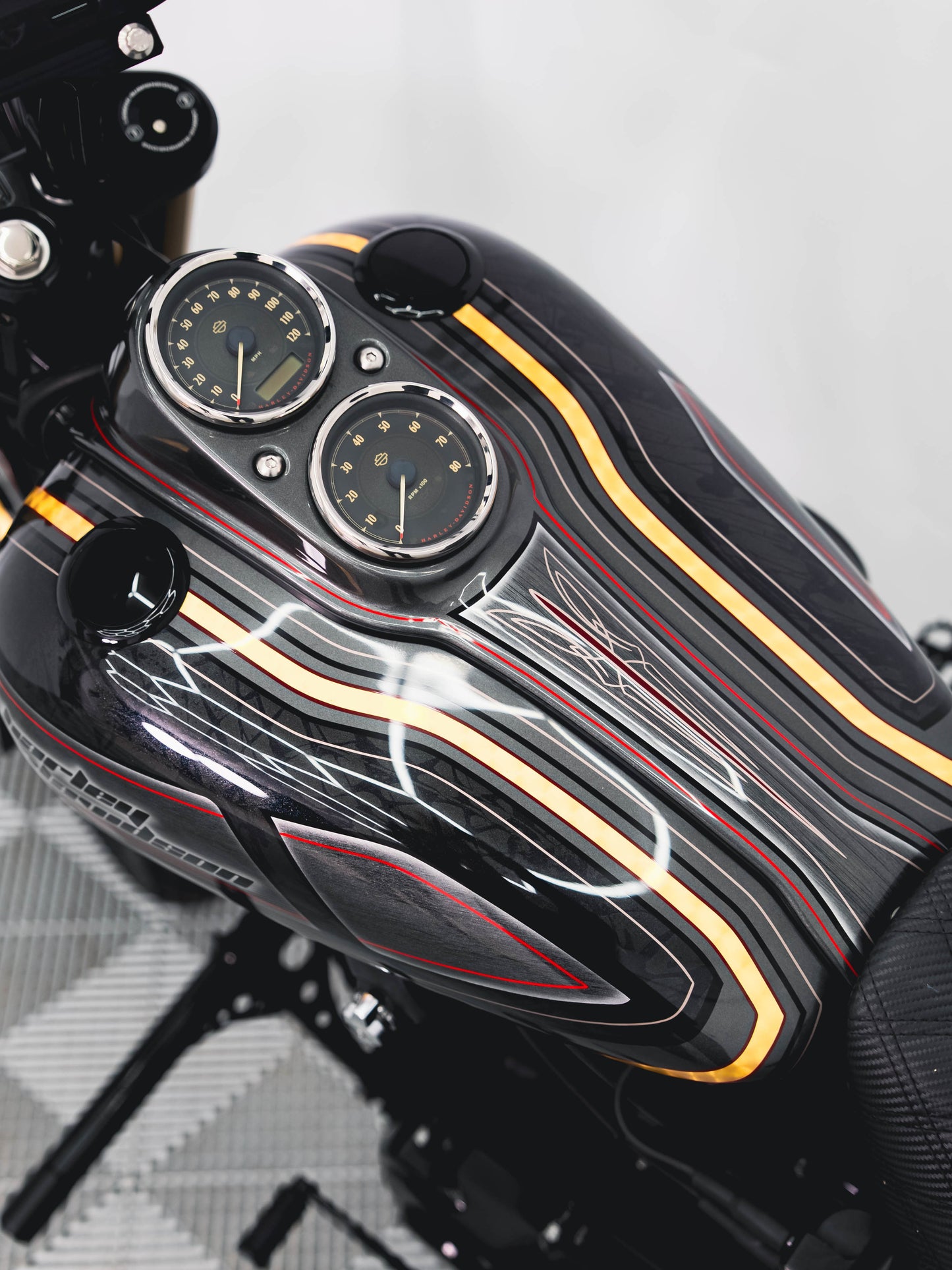 2016 FXDL