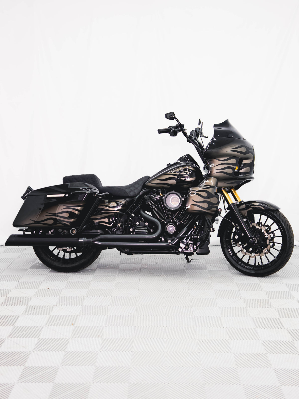 2018 ROAD KING 124"