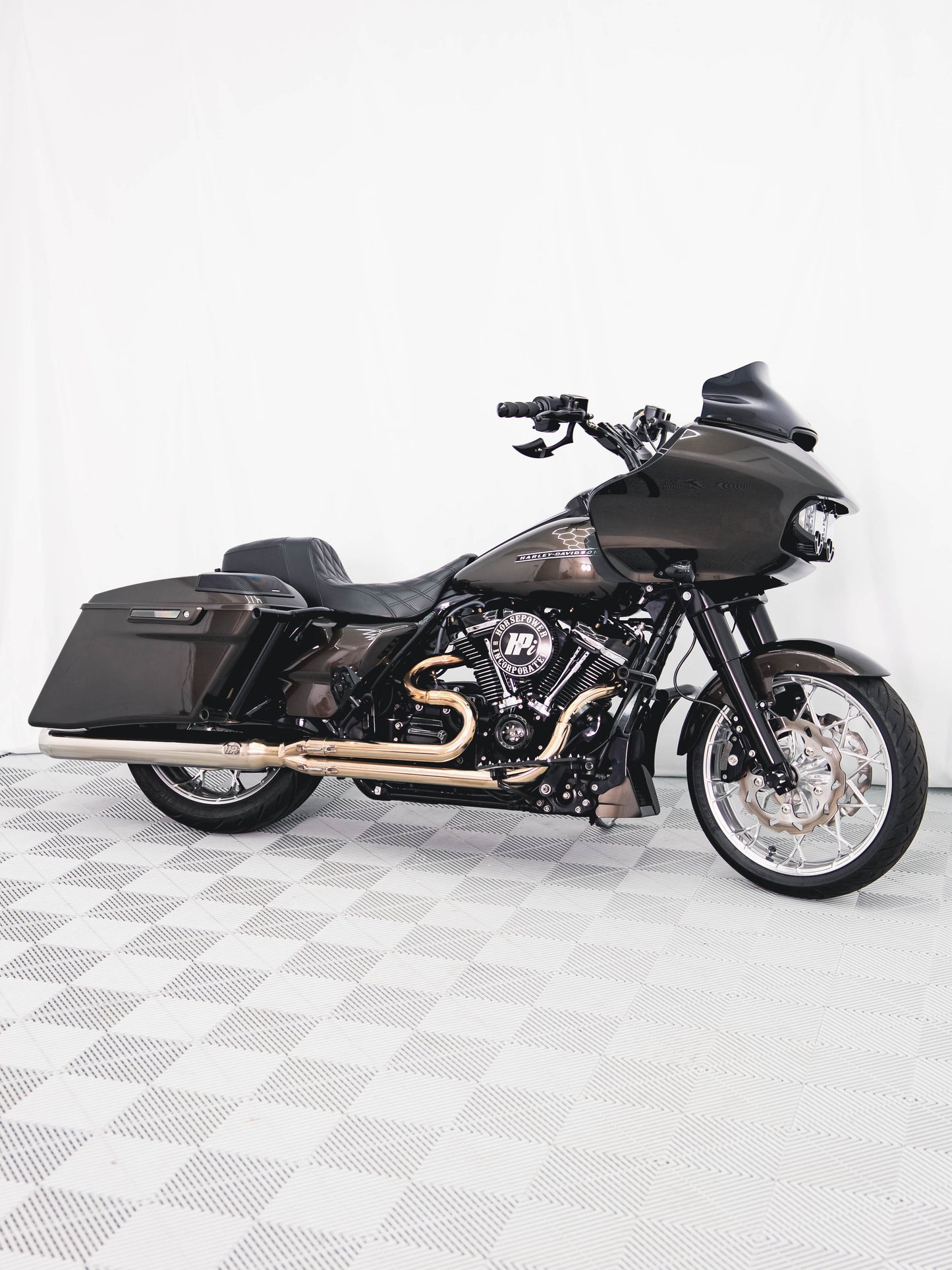 2020 ROAD GLIDE RIVER ROCK GREY