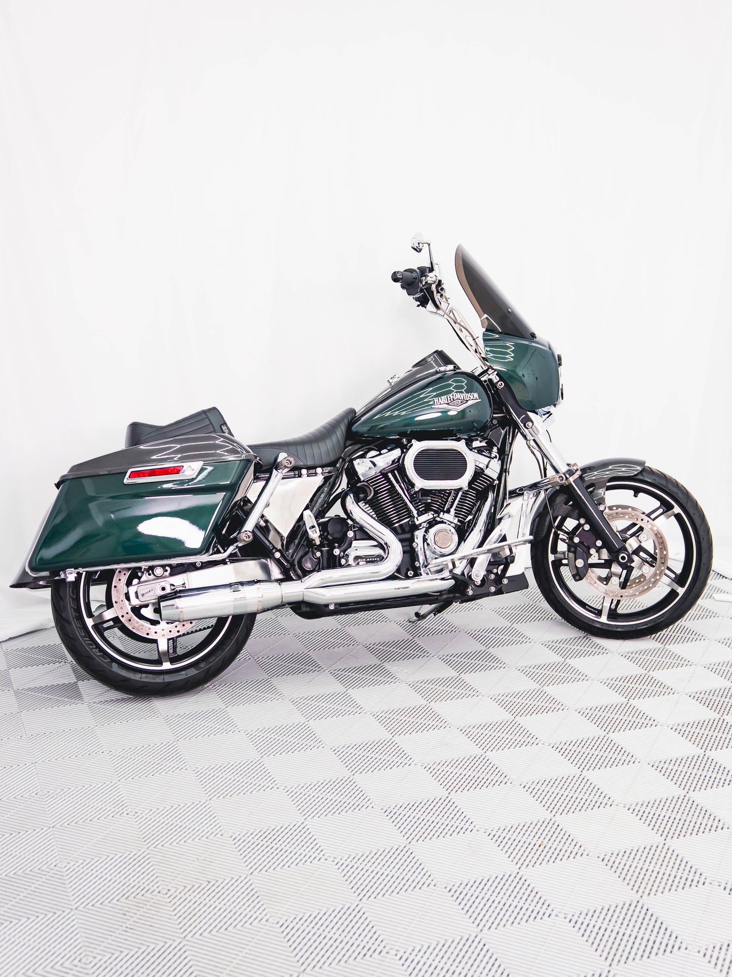 2018 ROAD KING 124" FUEL MOTO! CARBON