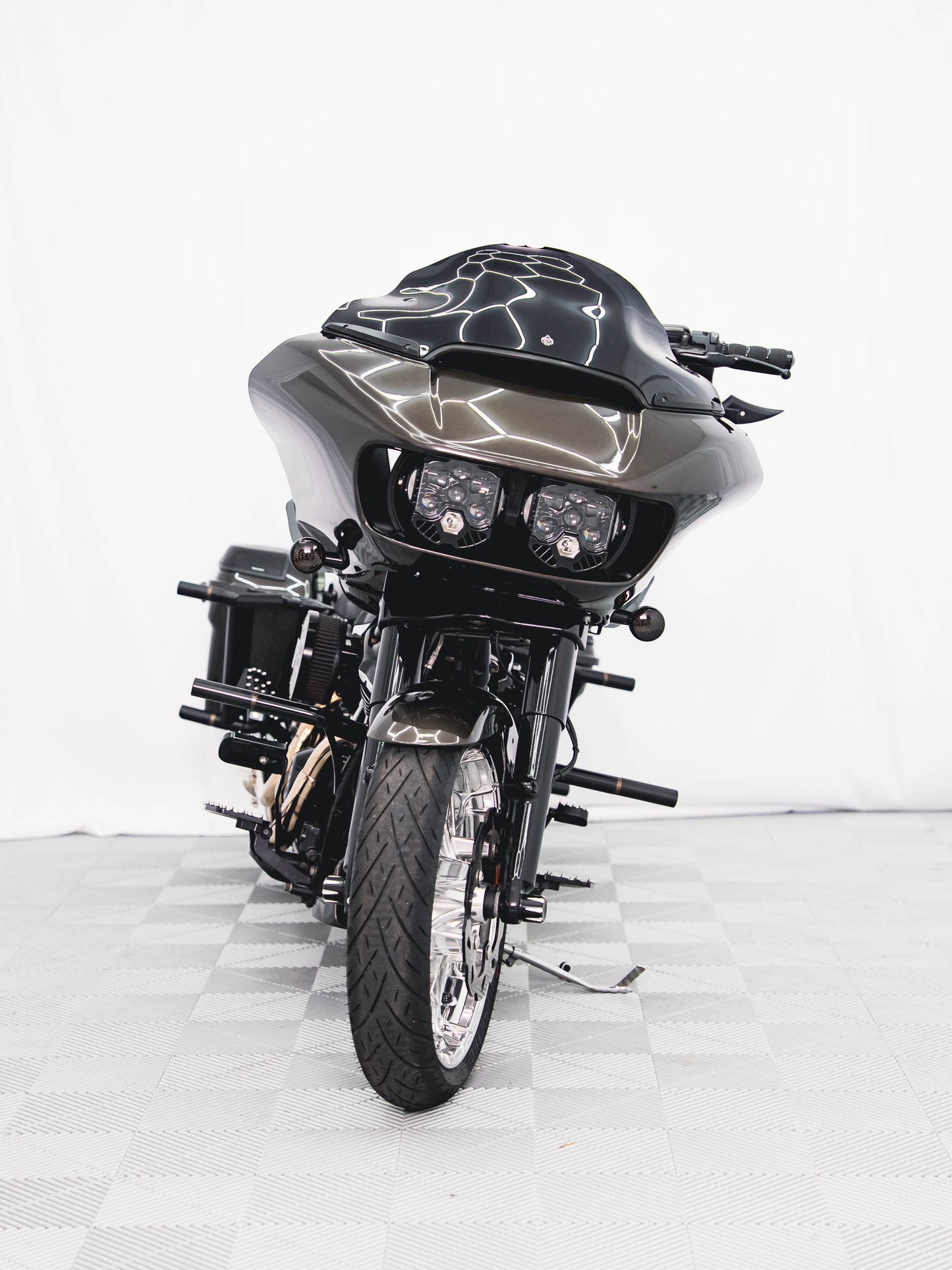 2020 ROAD GLIDE RIVER ROCK GREY