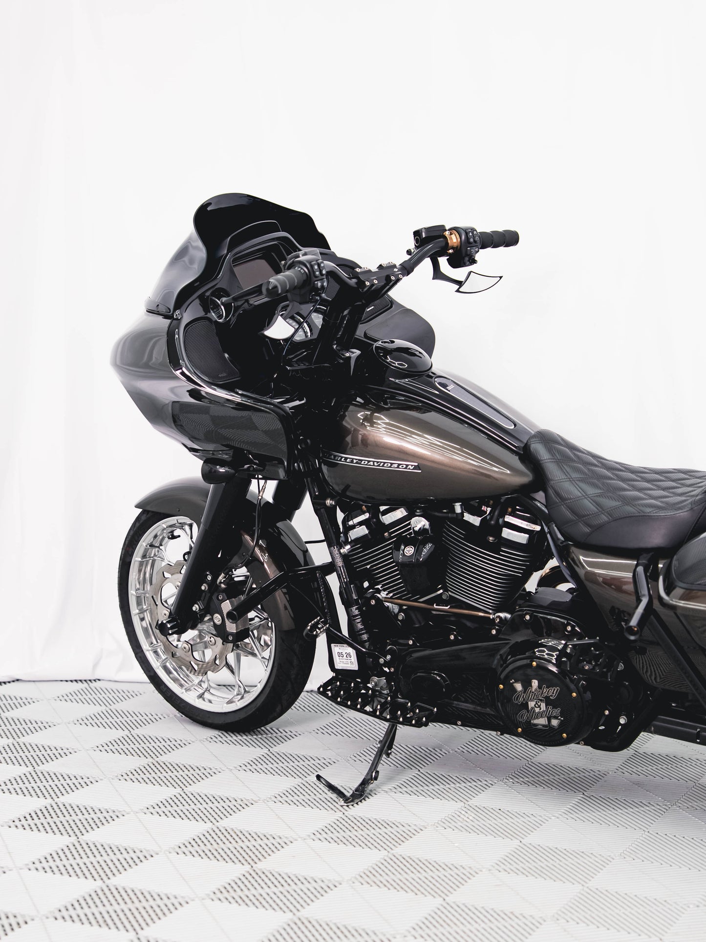 2020 ROAD GLIDE RIVER ROCK GREY