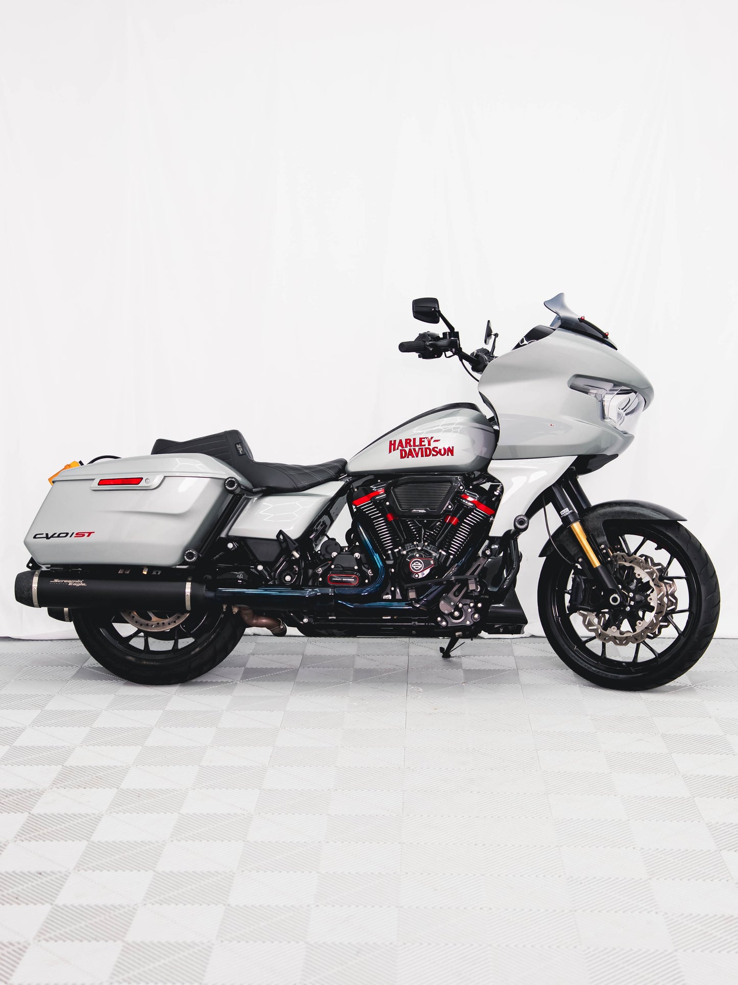 2025 CVO ST SE 135" FULL OHLINS
