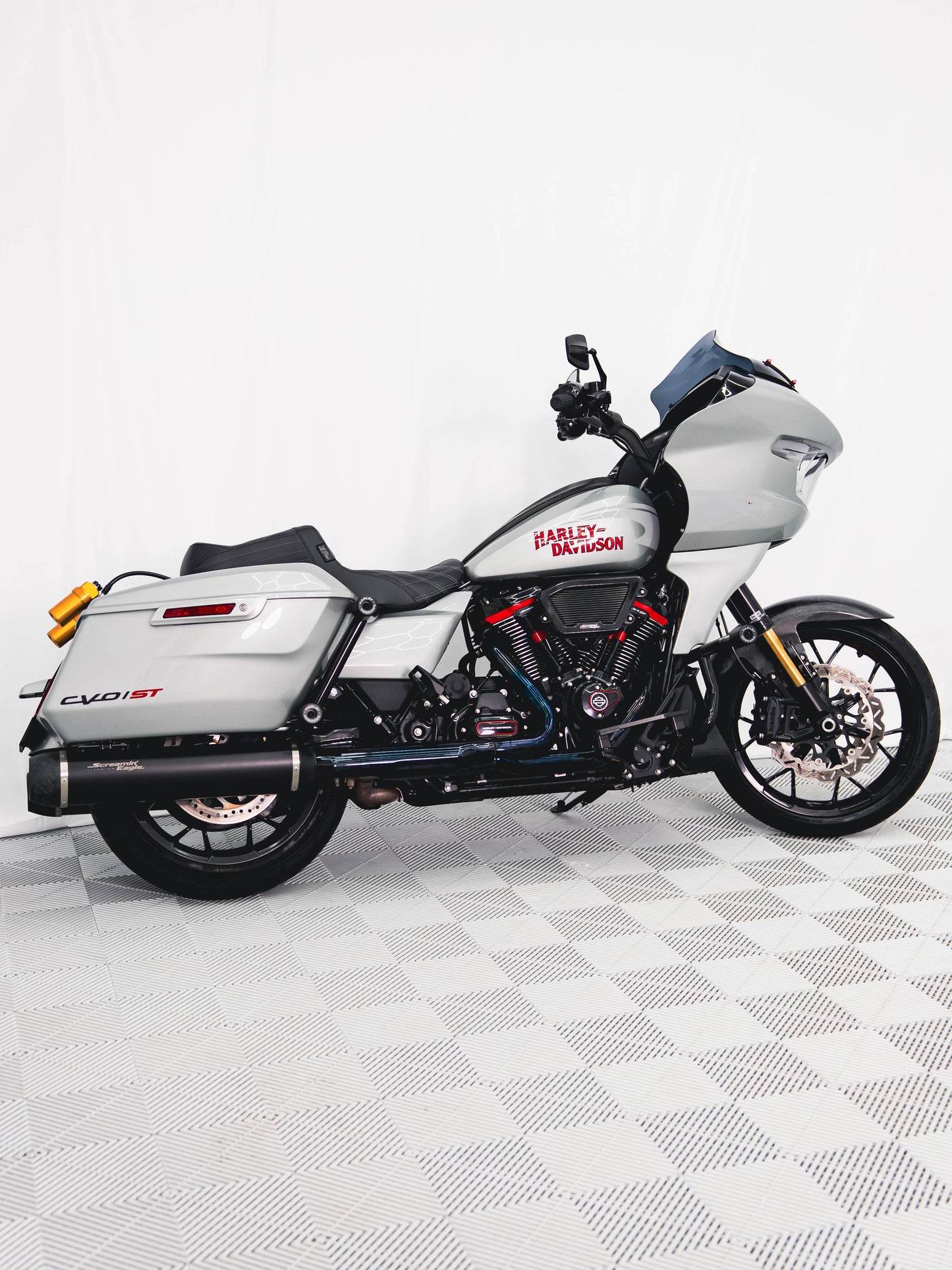 2025 CVO ST SE 135" FULL OHLINS