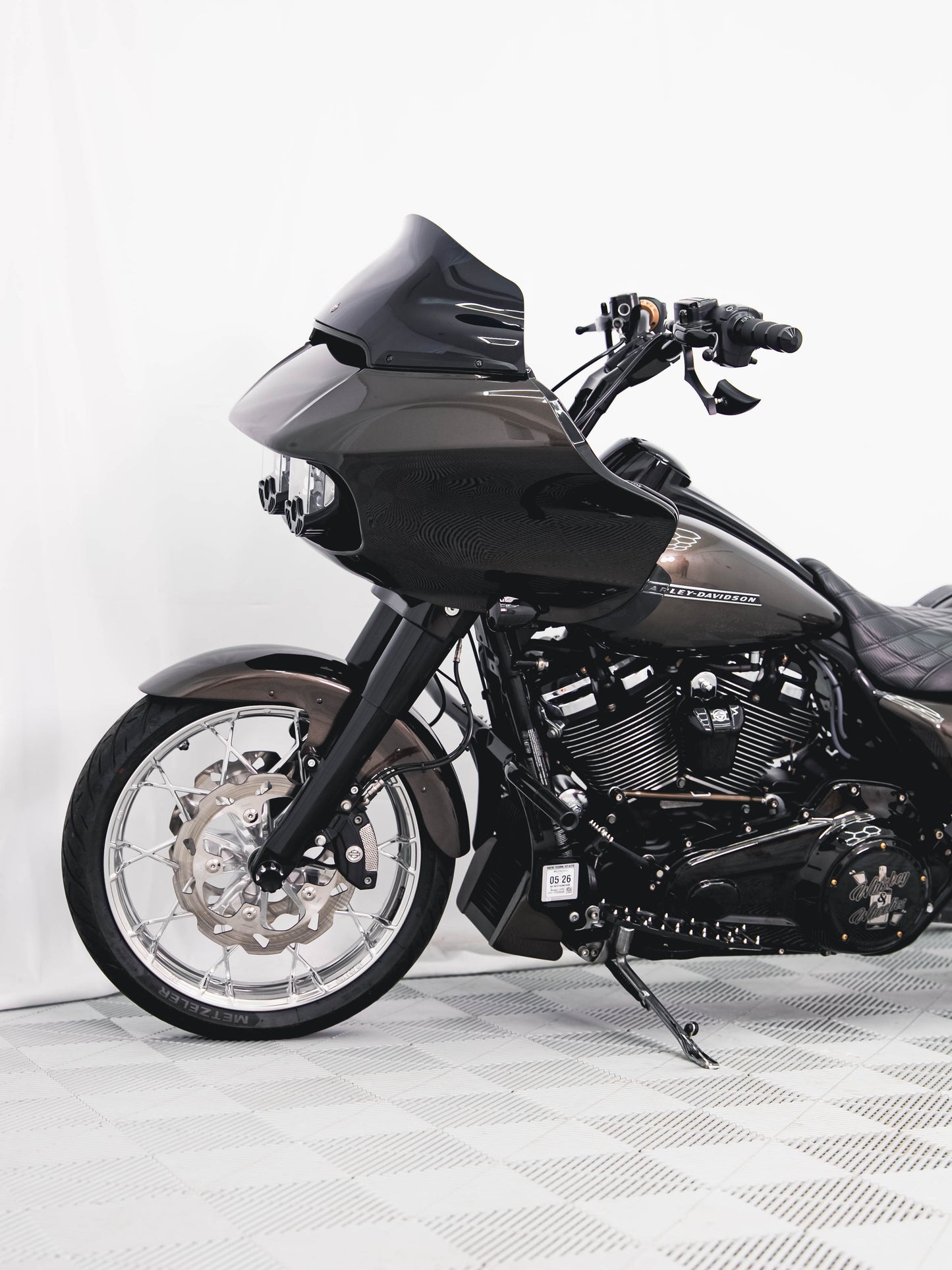 2020 ROAD GLIDE RIVER ROCK GREY