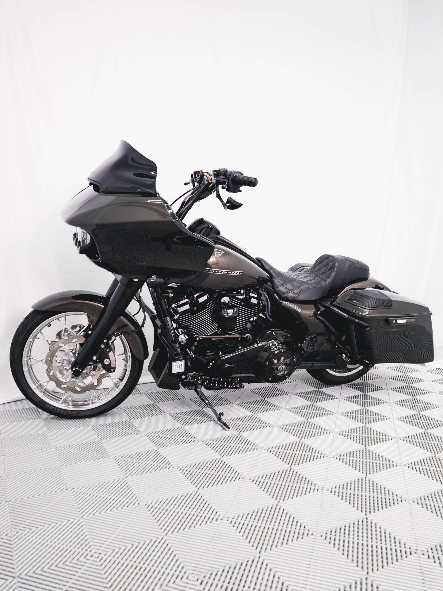2020 ROAD GLIDE RIVER ROCK GREY