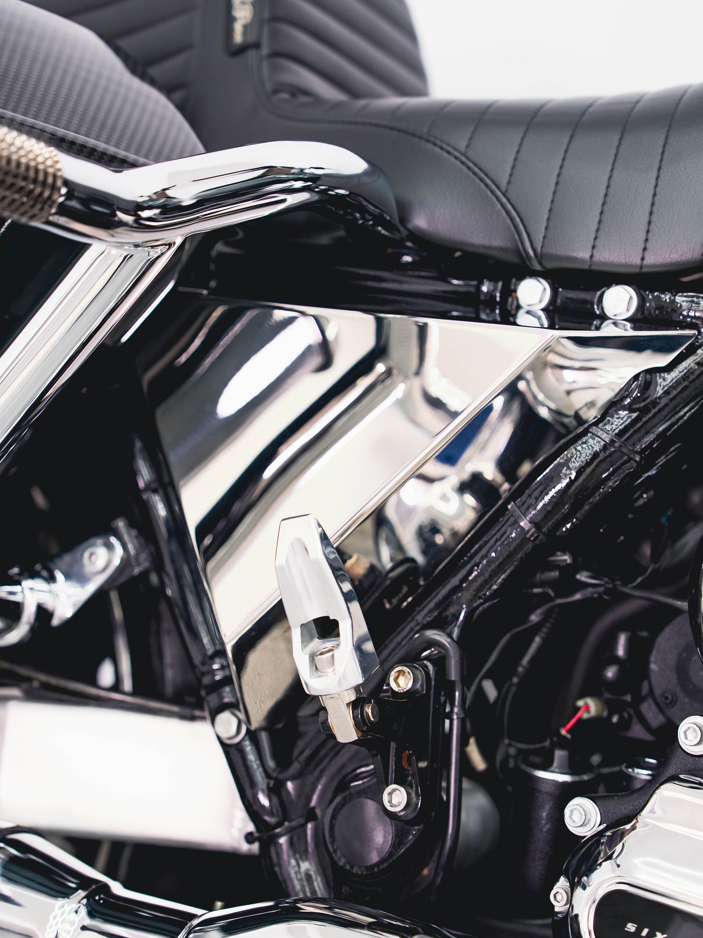 2018 ROAD KING 124" FUEL MOTO! CARBON