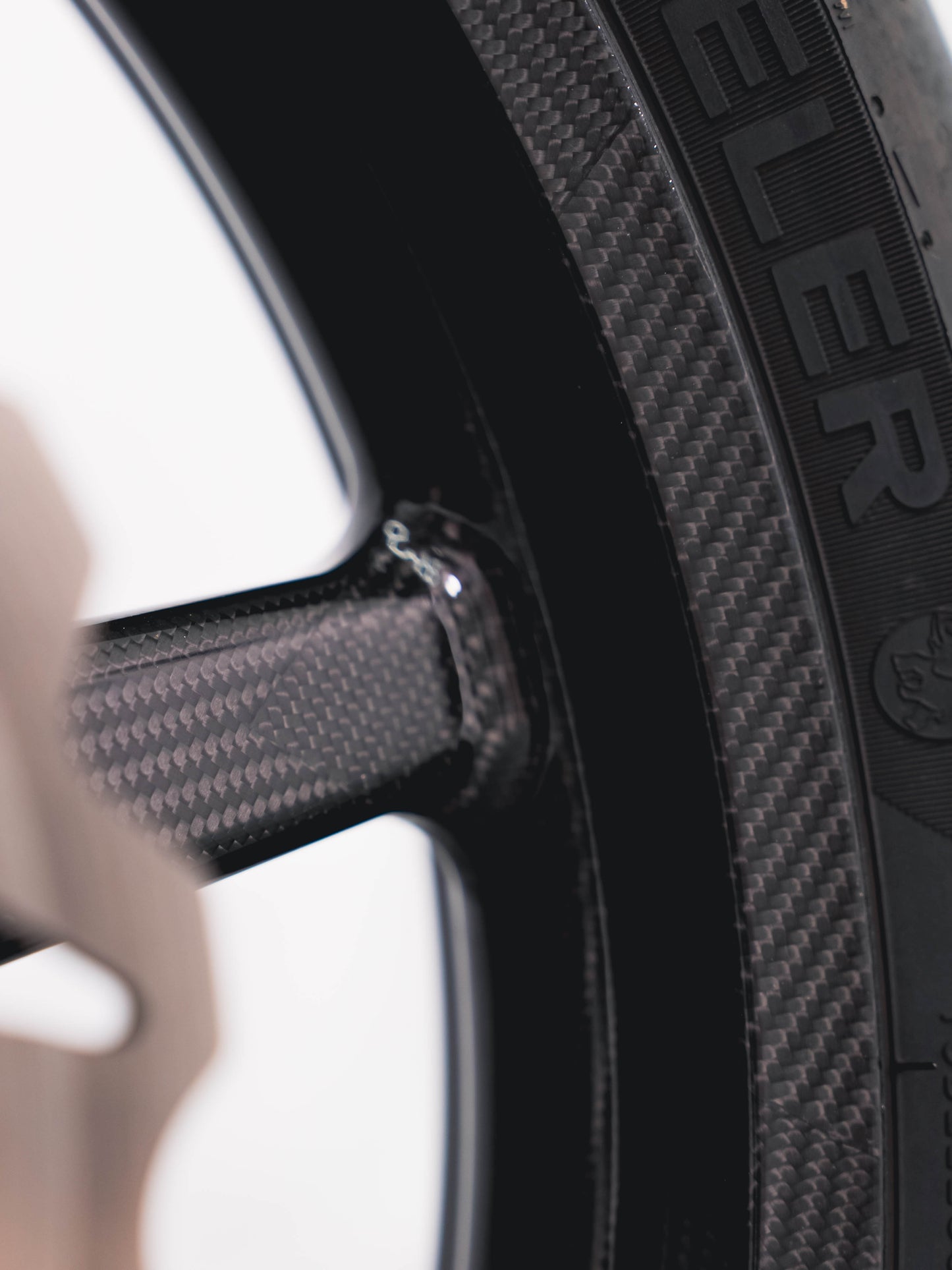 2019 FXDR 182HP/164TQ CARBON WHEELS