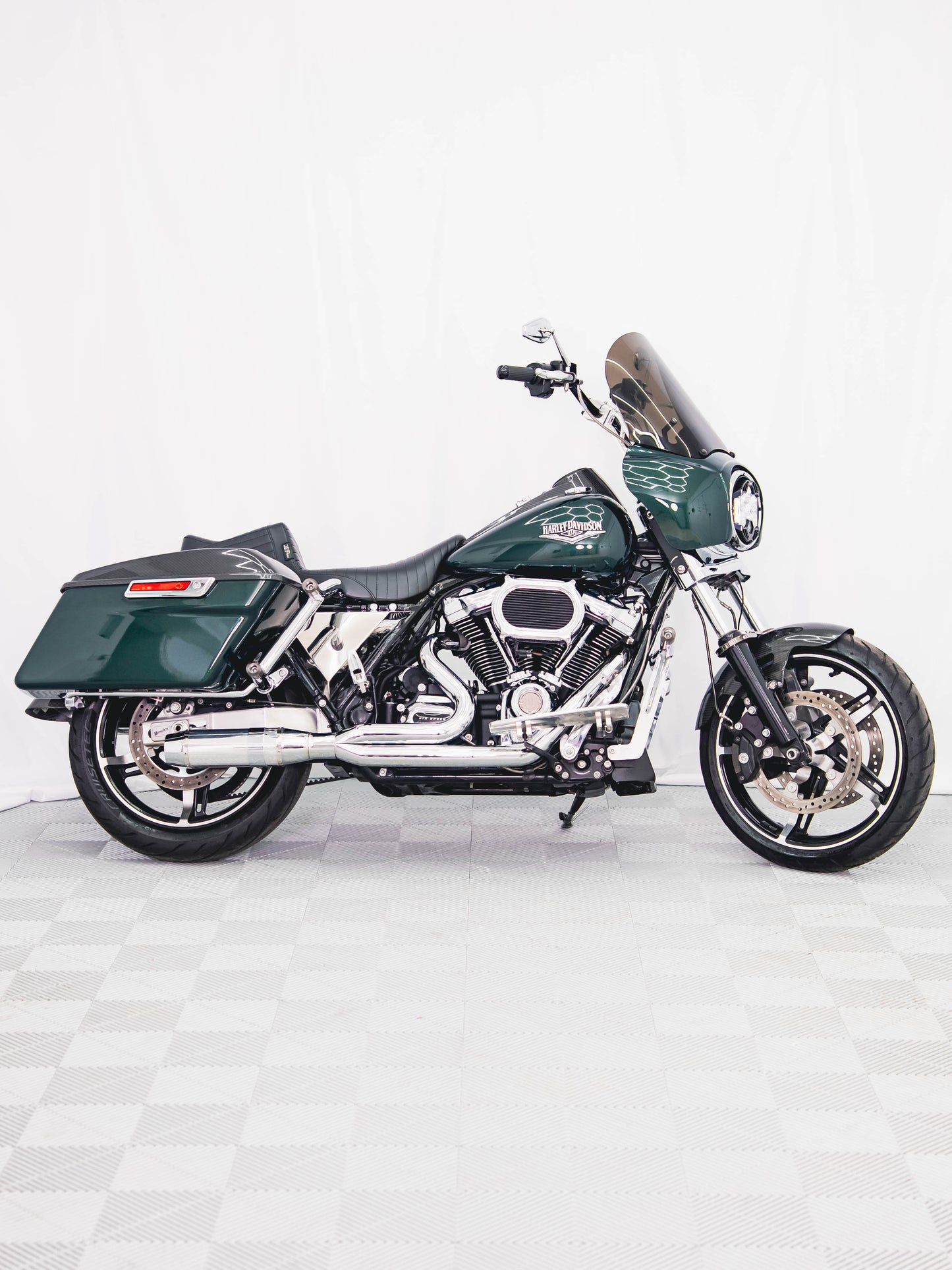 2018 ROAD KING 124" FUEL MOTO! CARBON