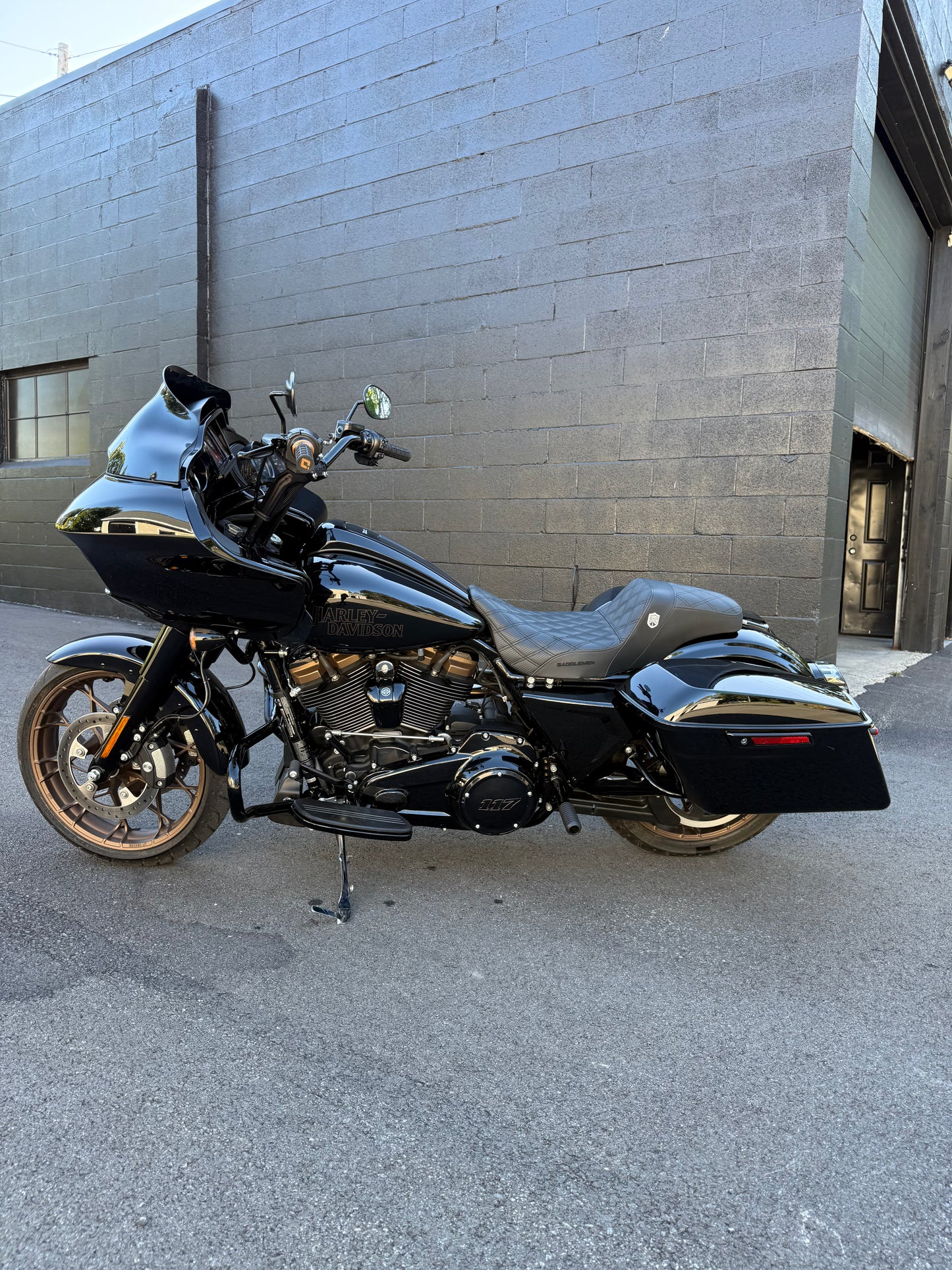 2023 ROAD GLIDE ST 2K MILES!