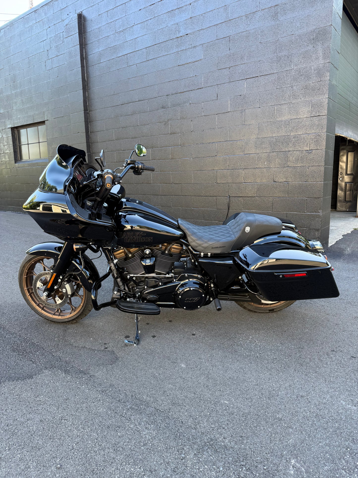 2023 ROAD GLIDE ST 2K MILES!