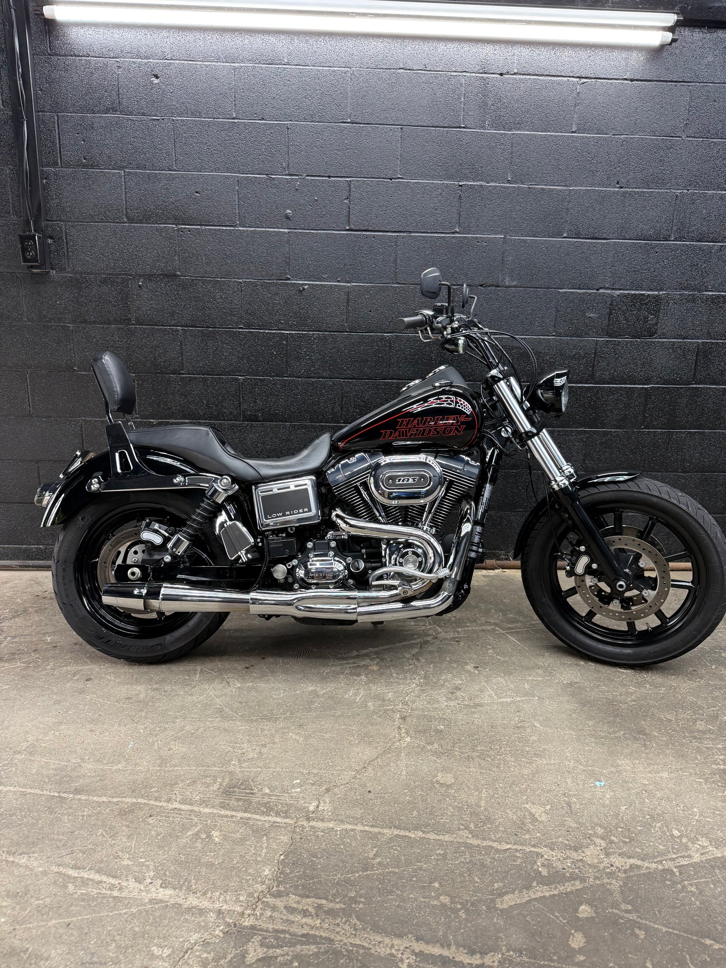 2016 FXDL