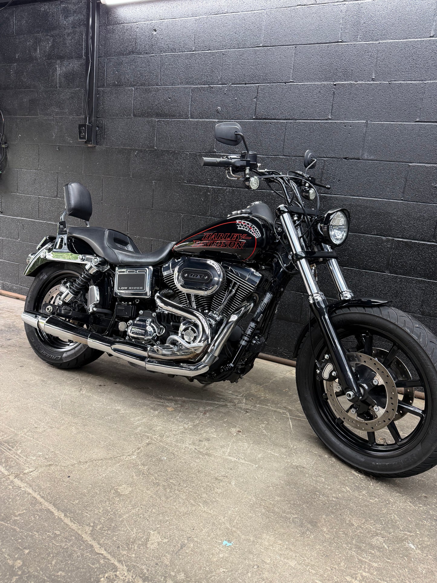 2016 FXDL
