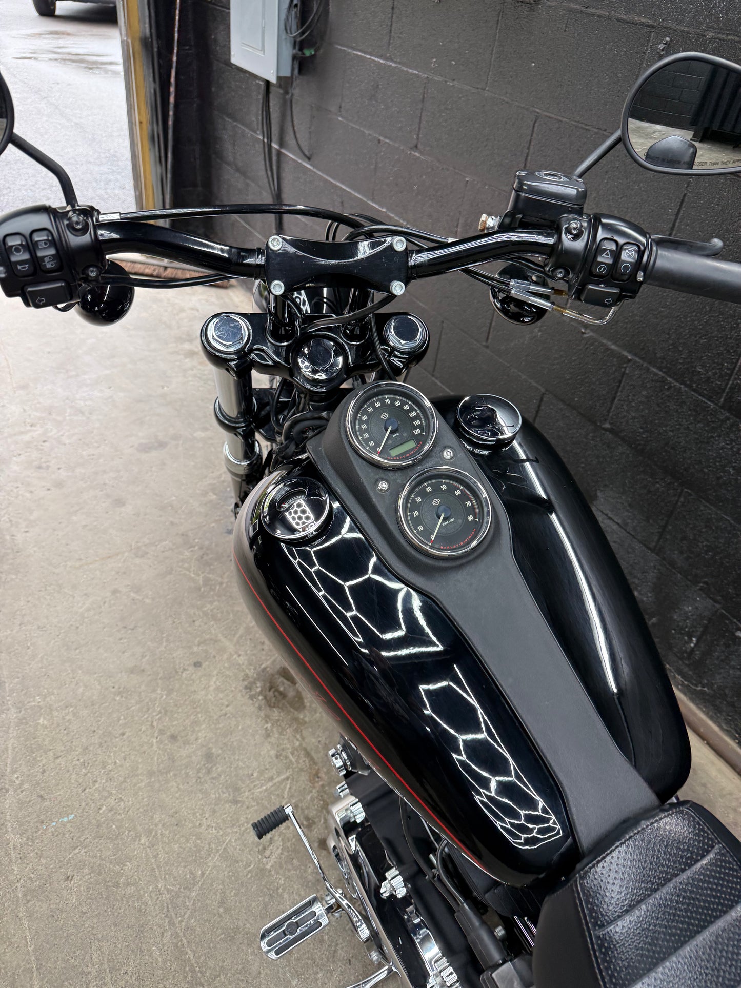 2016 FXDL