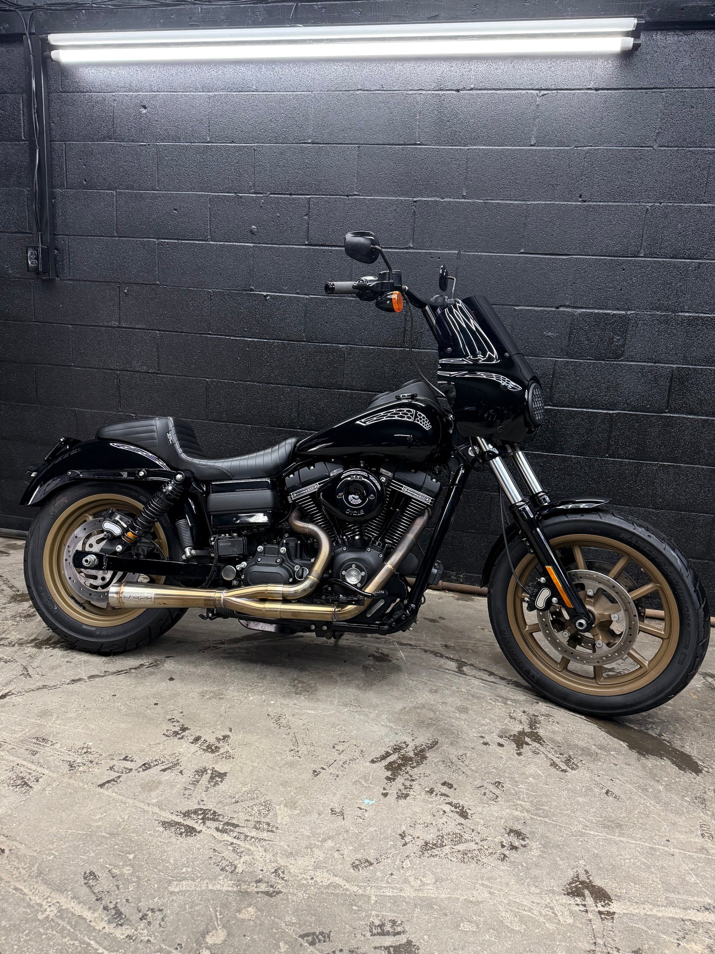 2017 FXDLS 4k MILES! MOONSHINE BUILT