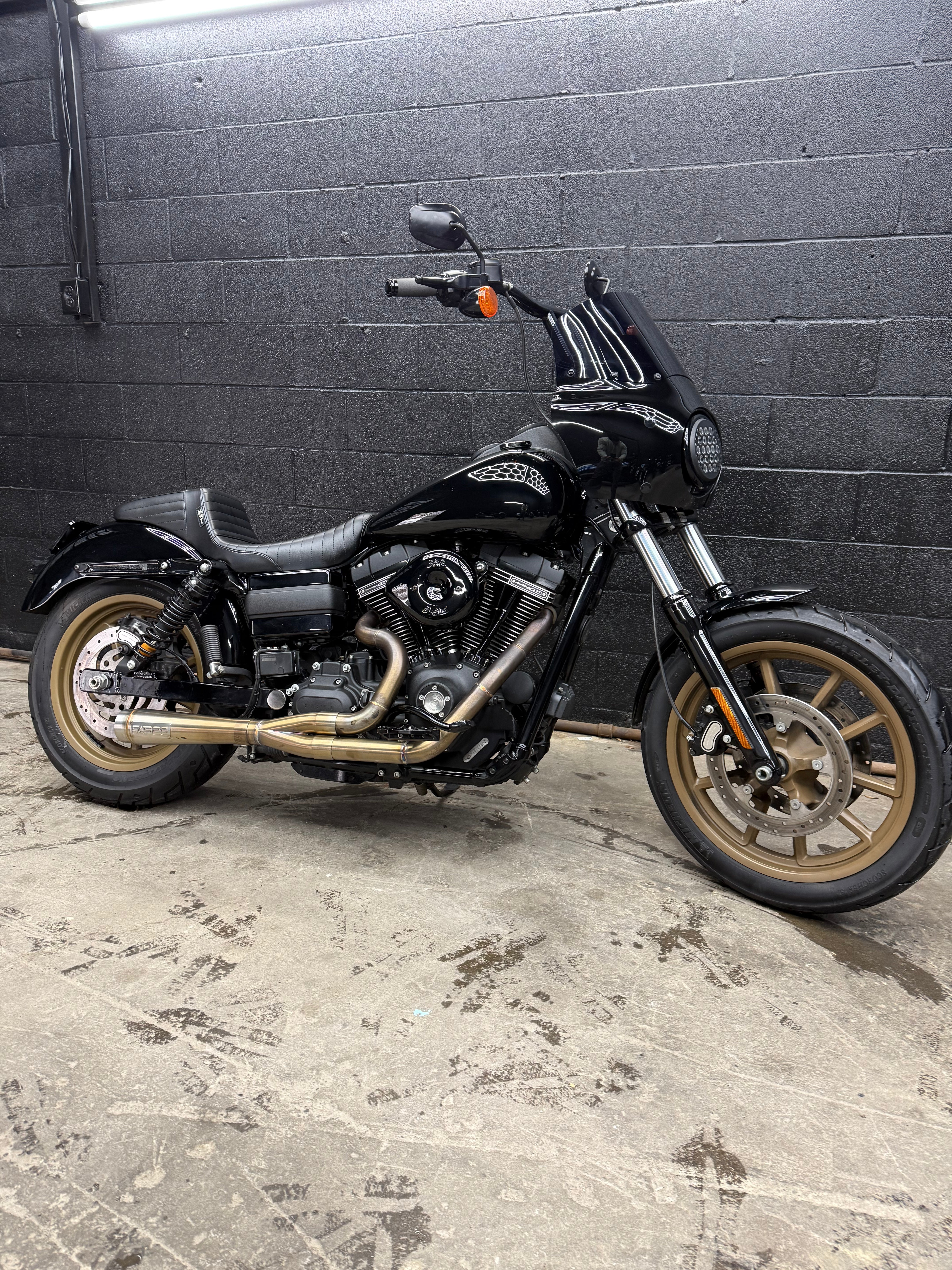 2017 FXDLS 4k MILES! MOONSHINE BUILT – Frasermoto