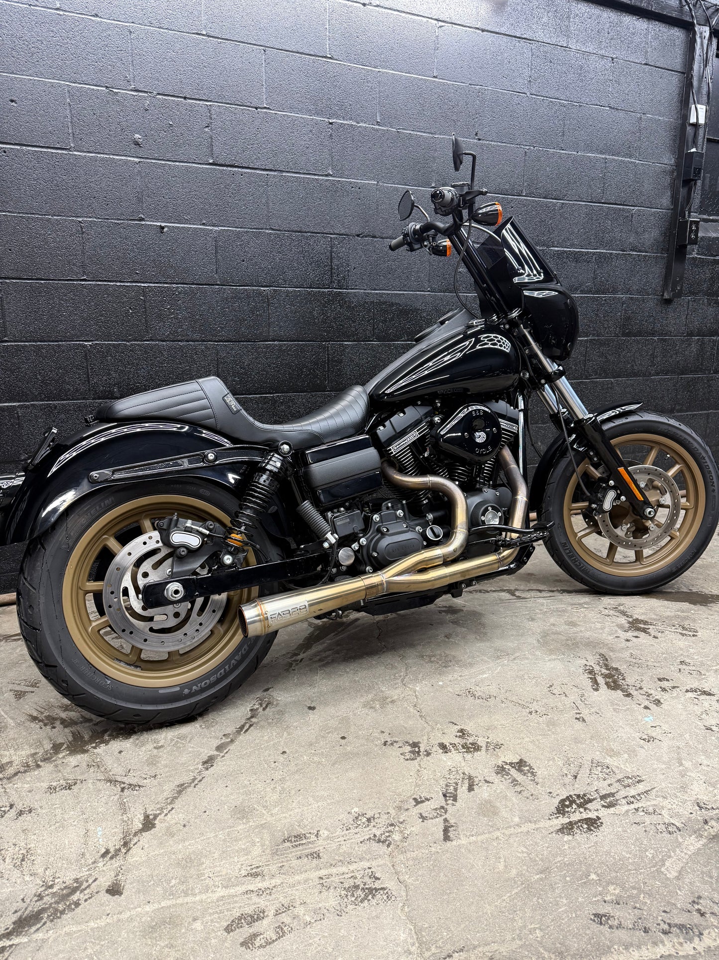 2017 FXDLS 4k MILES! MOONSHINE BUILT