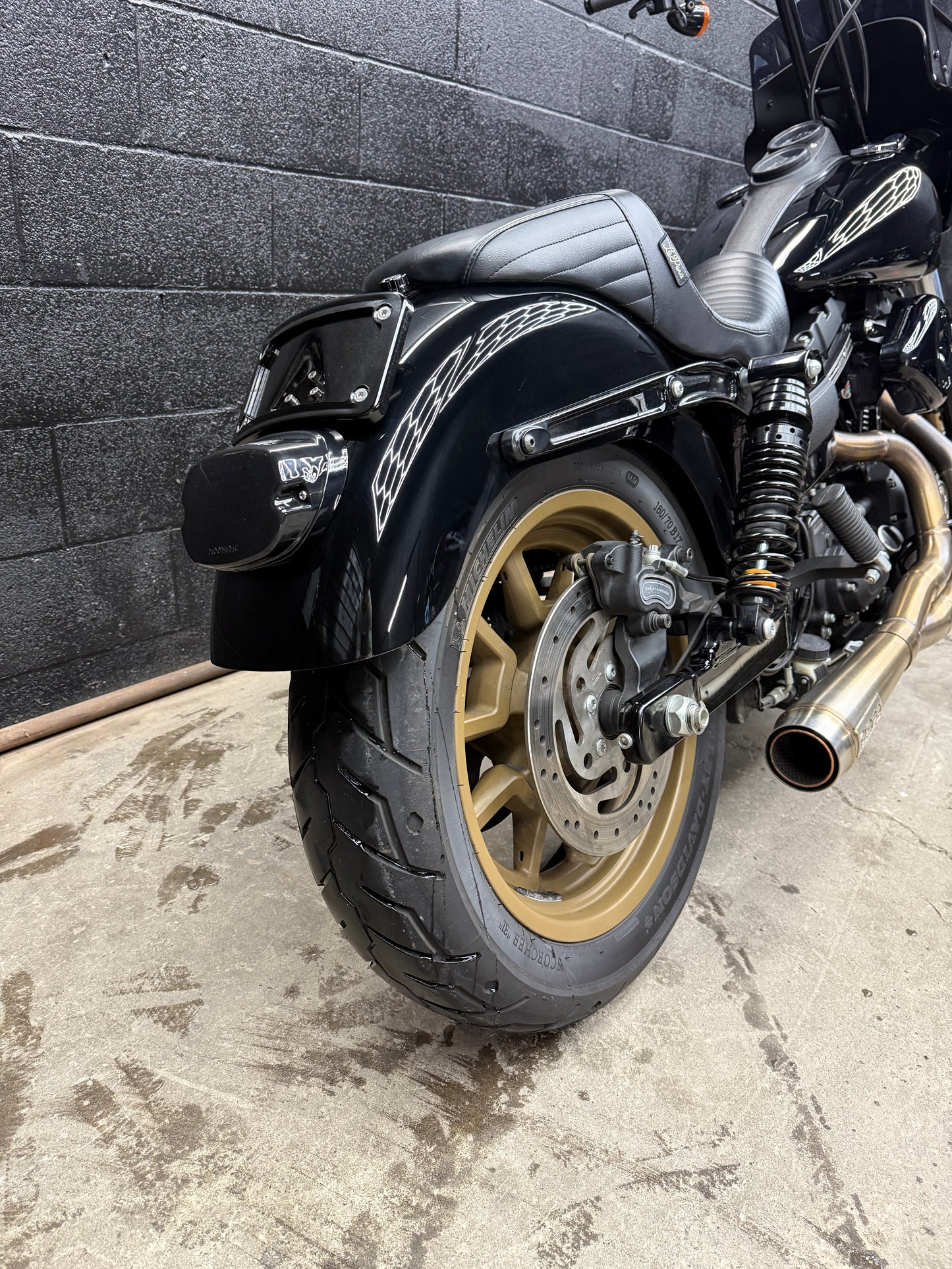 2017 FXDLS 4k MILES! MOONSHINE BUILT