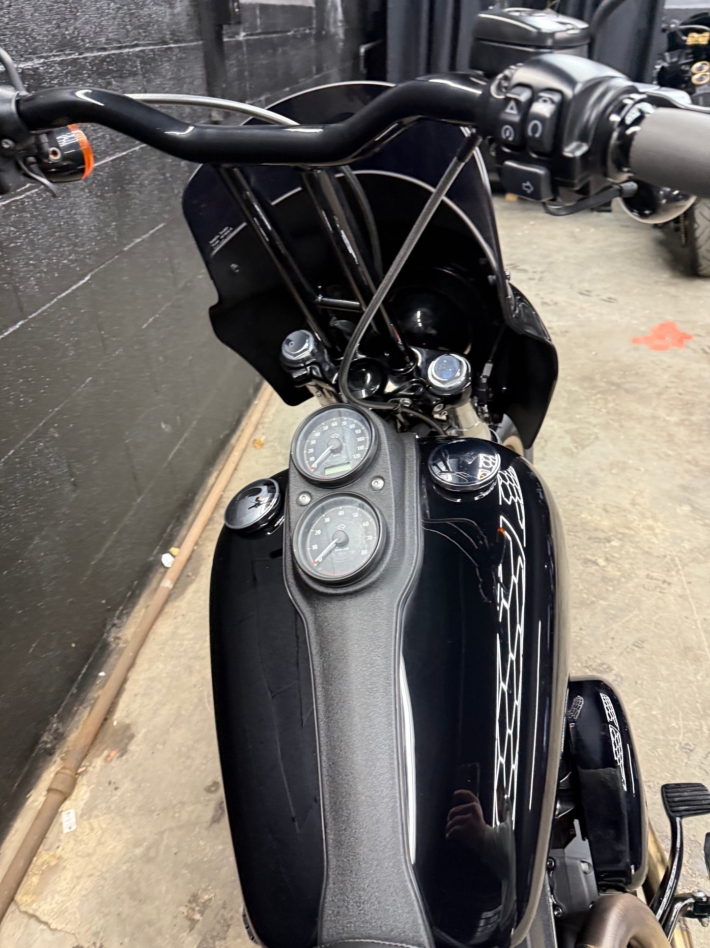 2017 FXDLS 4k MILES! MOONSHINE BUILT