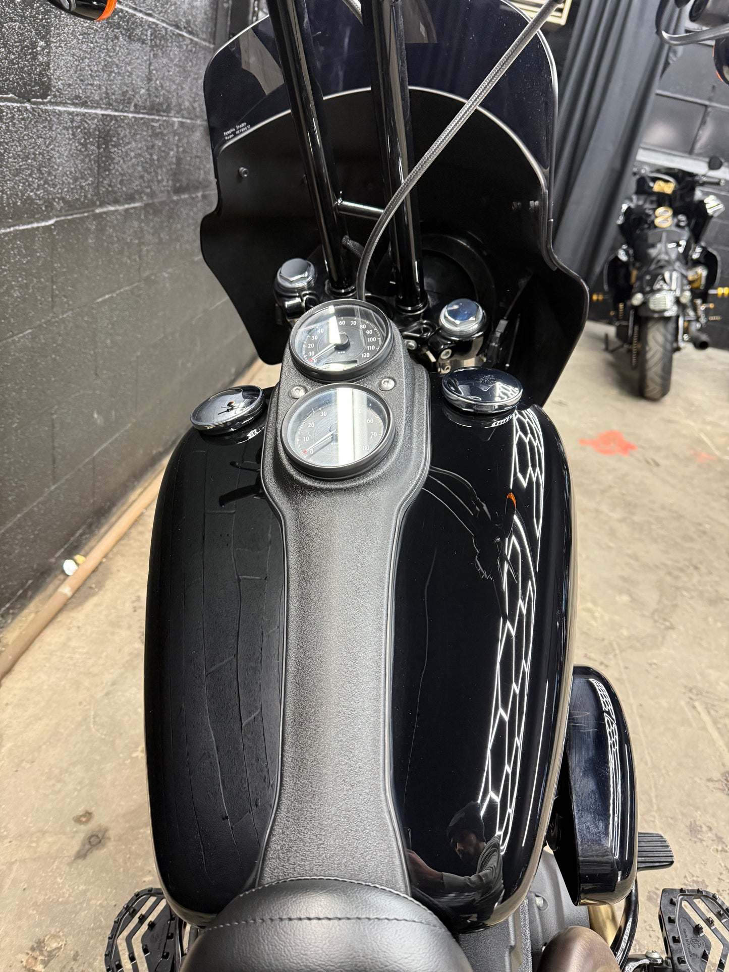 2017 FXDLS 4k MILES! MOONSHINE BUILT