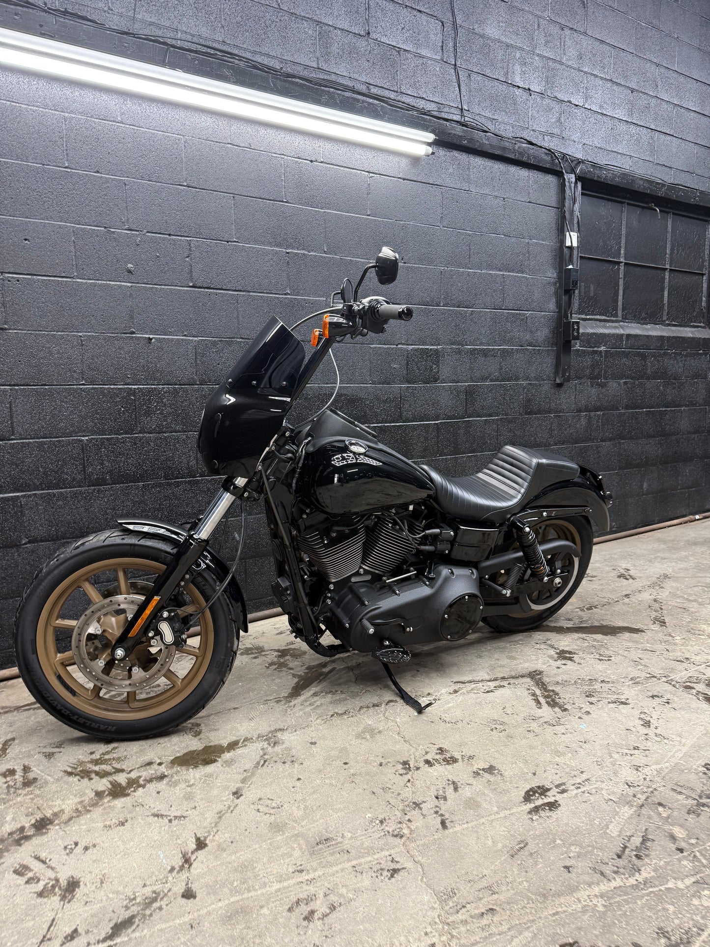 2017 FXDLS 4k MILES! MOONSHINE BUILT