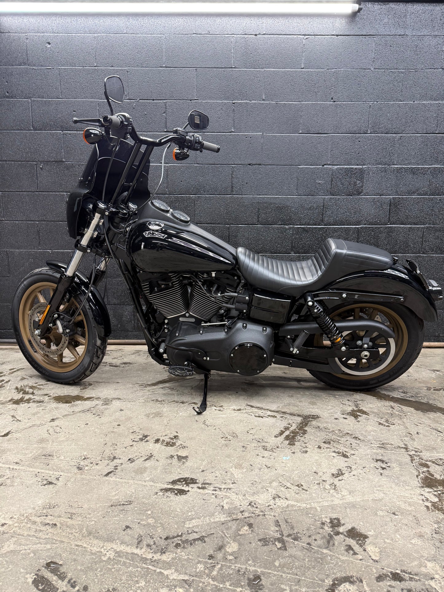 2017 FXDLS 4k MILES! MOONSHINE BUILT