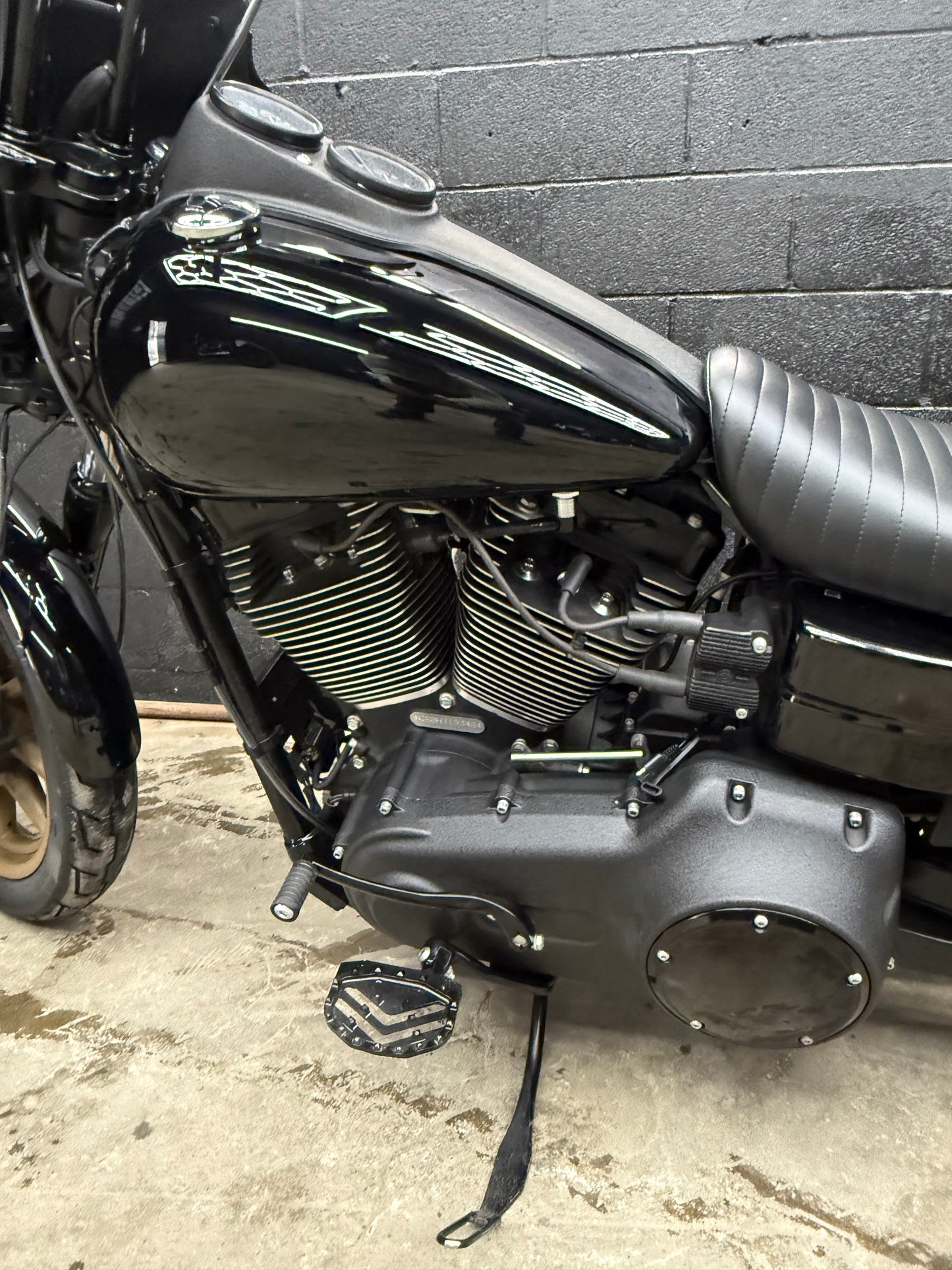 2017 FXDLS 4k MILES! MOONSHINE BUILT