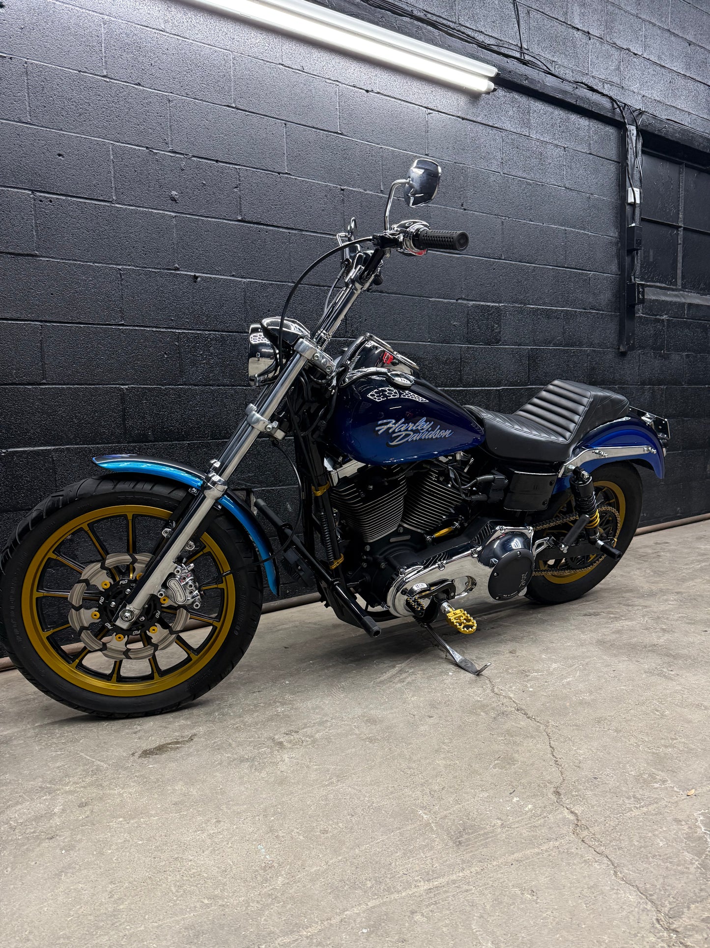 2004 FXDLi