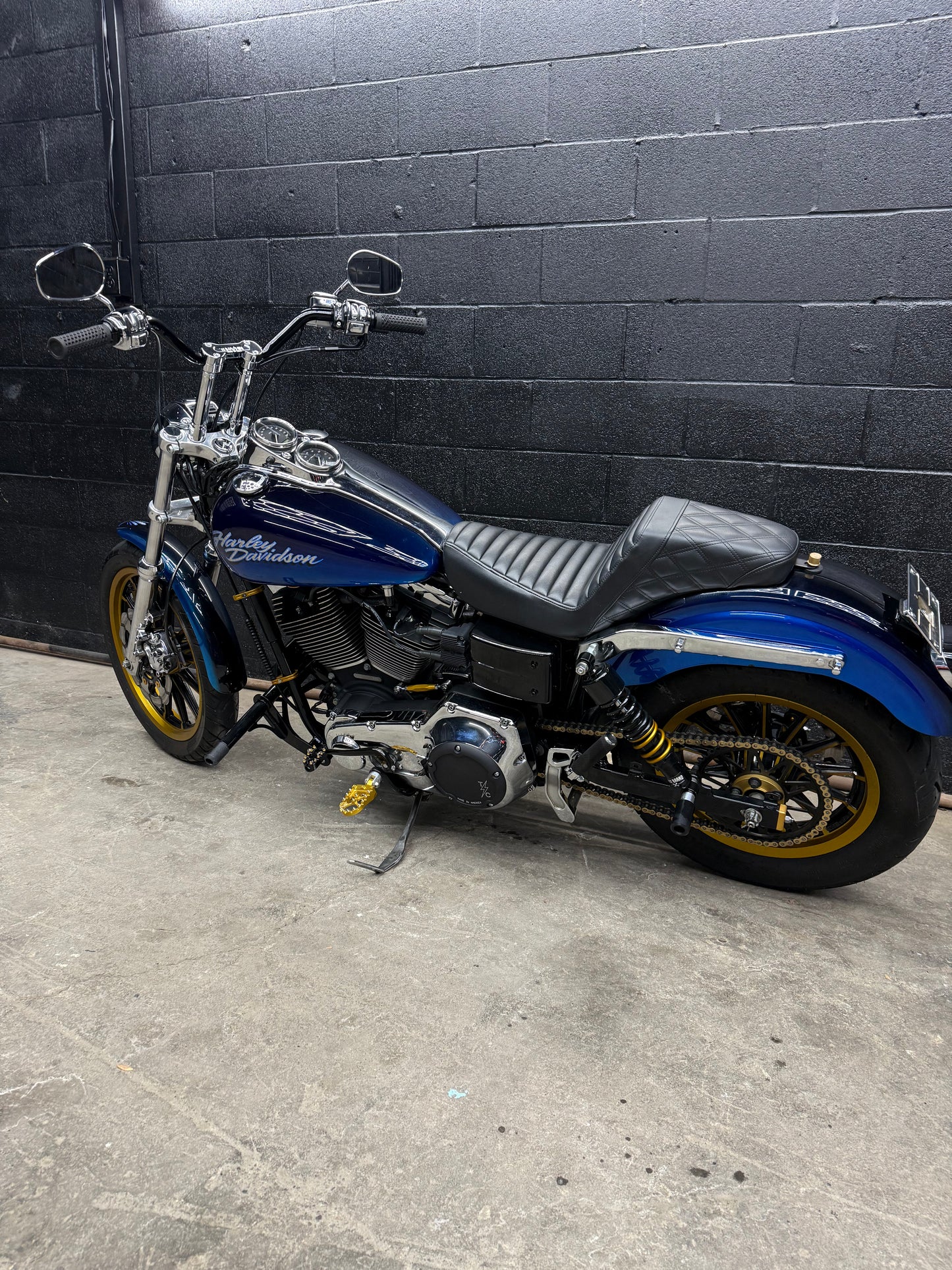 2004 FXDLi