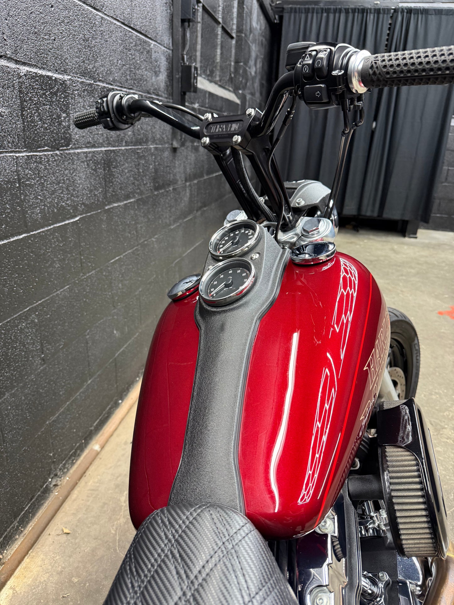 2017 FXDL 6800 MILES!